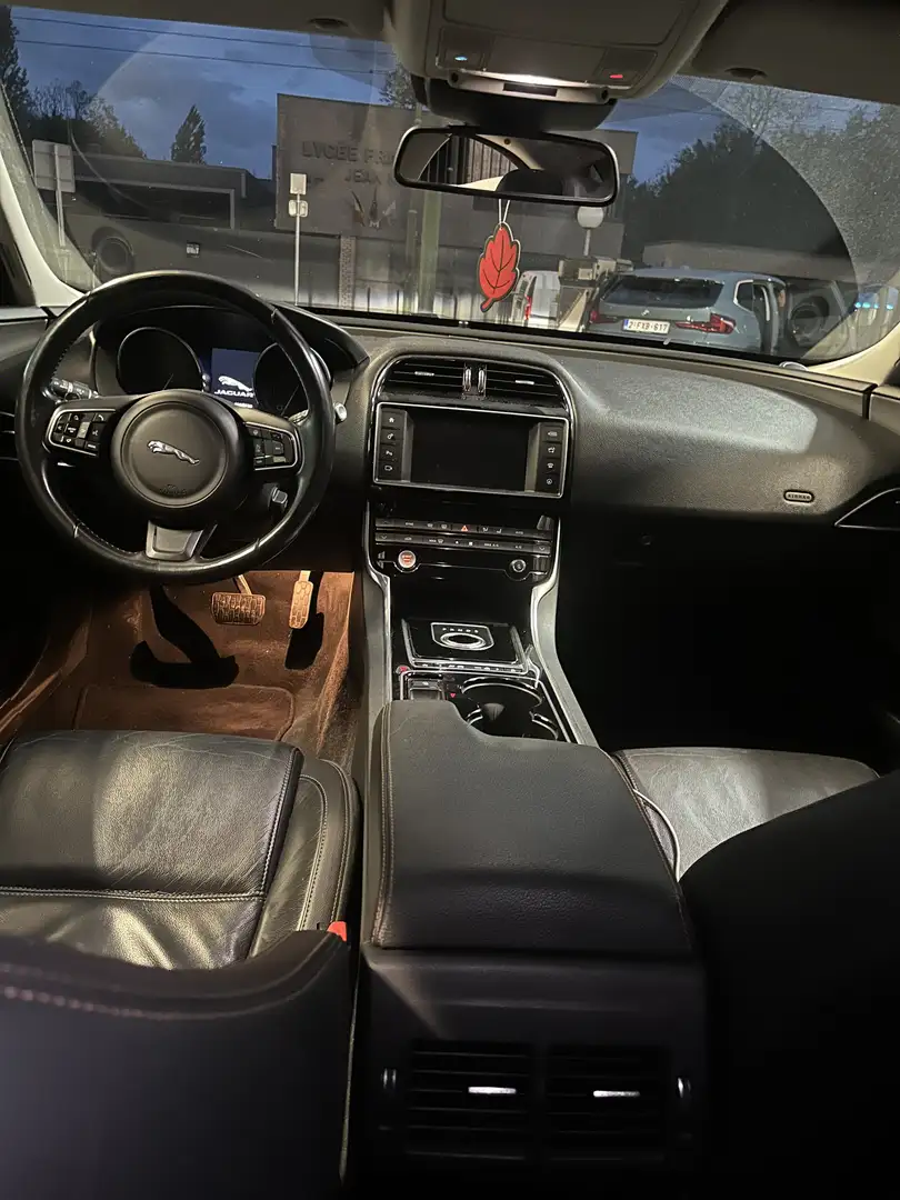 Jaguar XE 2.0 D Business Edition Prestige - 1