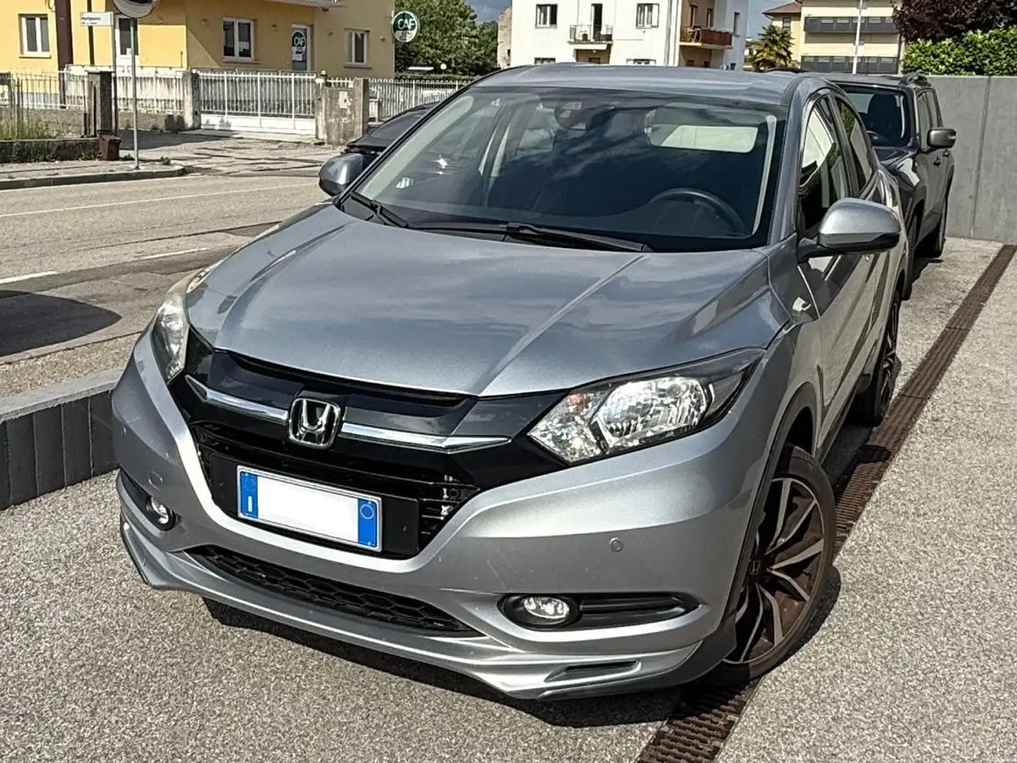 Honda HR-V HR-V II 2018 1.5 Comfort Navi Šedá - 1