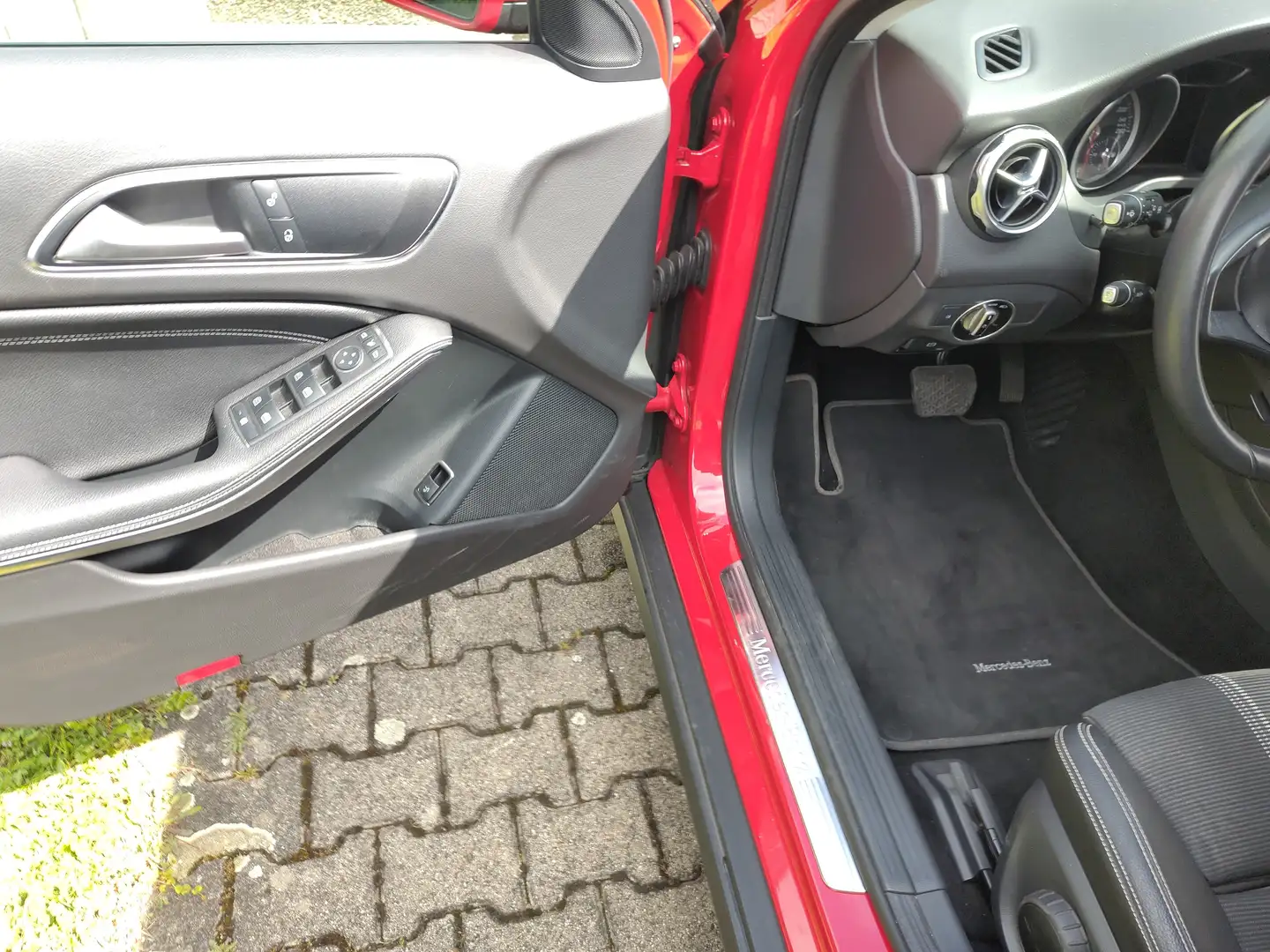 Mercedes-Benz GLA 200 GLA 7G-DCT Urban Weiß - 2
