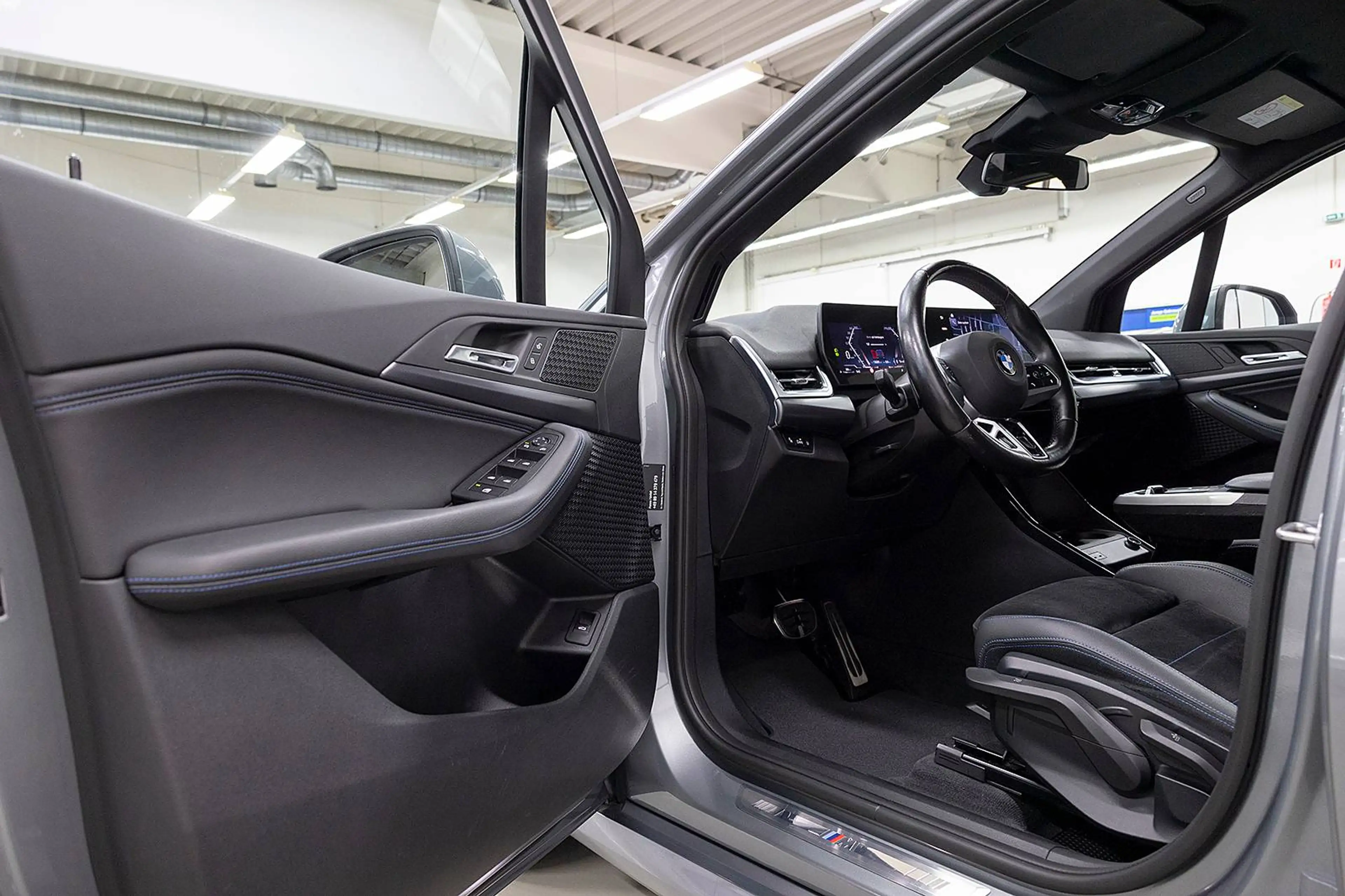 BMW 223 xdAT M-SPORT SAG LED LCP DA+ AG TMP SHZ KAM ASFW DAB CARPLAY AHK 18" — photo 7