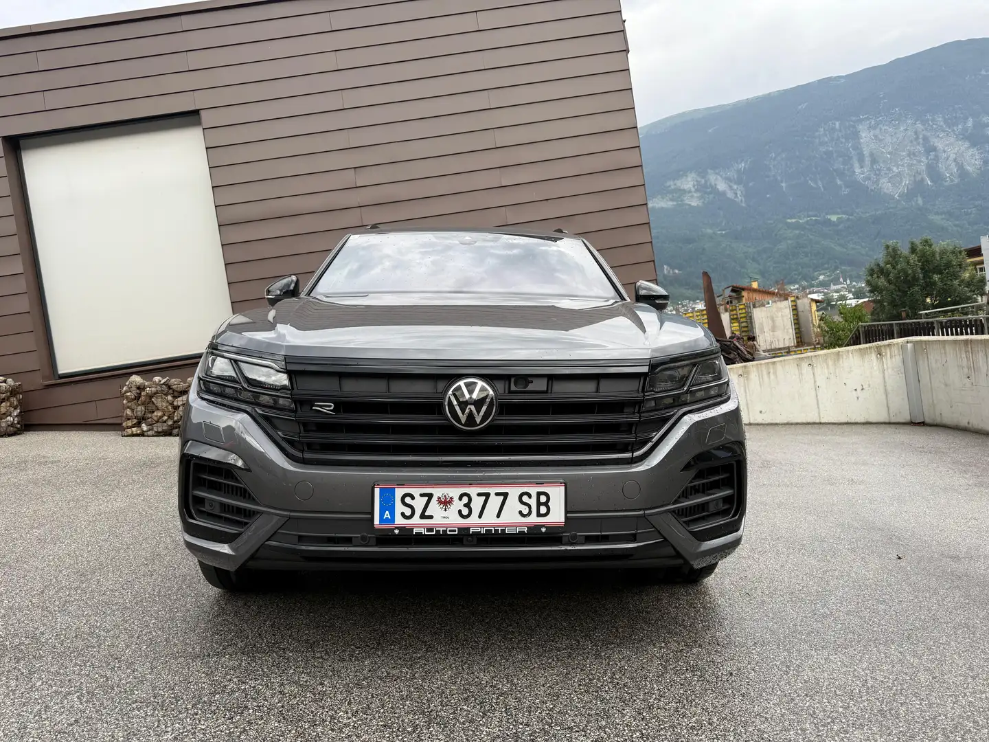 Volkswagen Touareg R 4Motion eHybrid *VOLLAUSSTATTUNG* Grau - 2