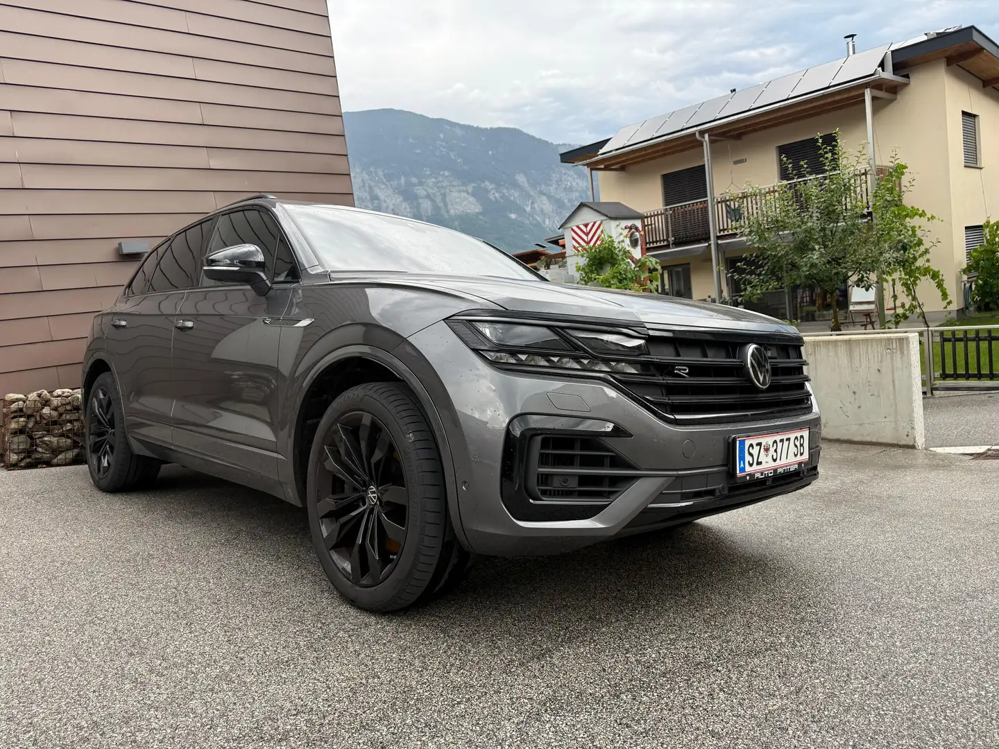Volkswagen Touareg R 4Motion eHybrid *VOLLAUSSTATTUNG* Grau - 1