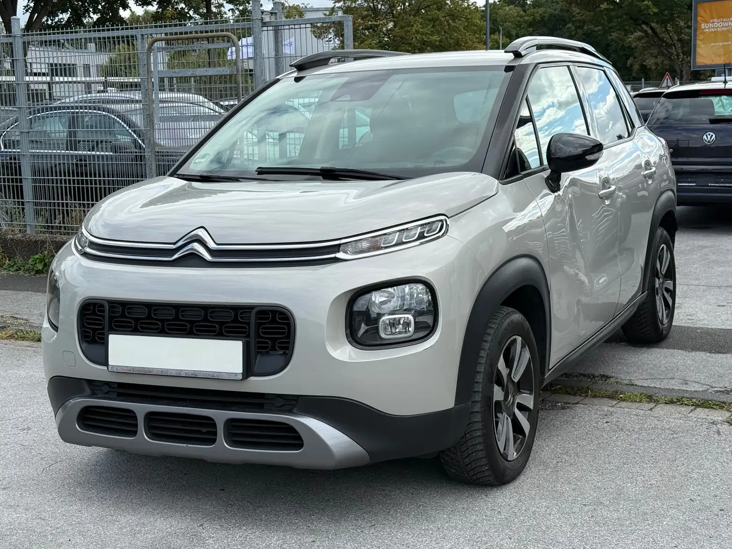Citroen C3 Aircross Shine*NAVI*HEAD UP DISPLAY*EURO 6* 1.HAND* Gris - 1