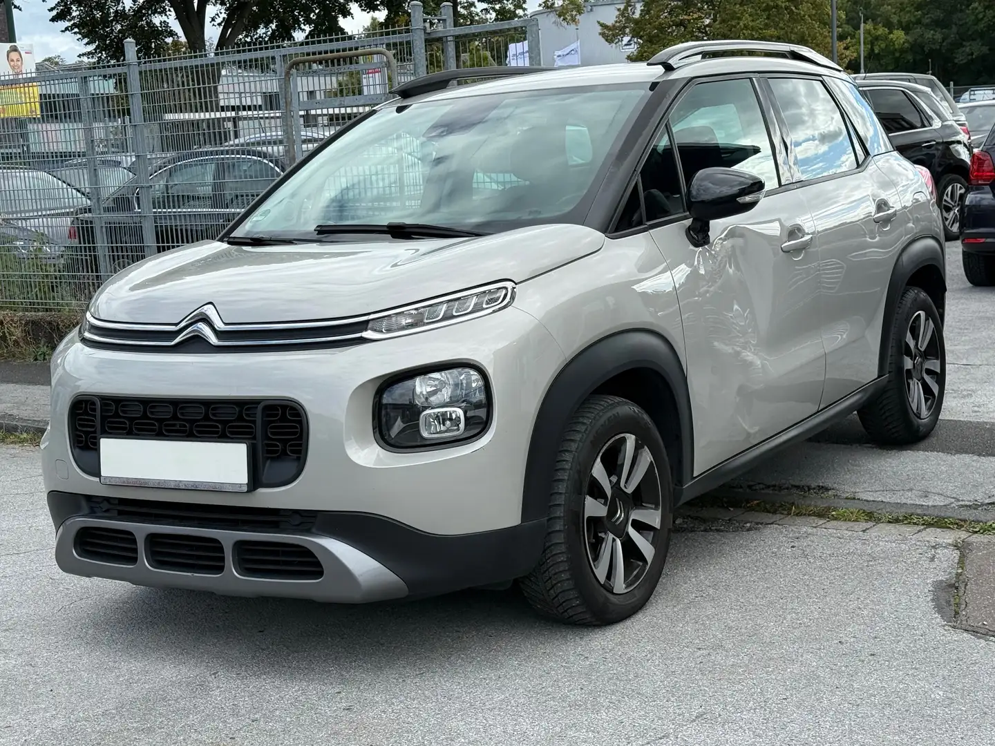 Citroen C3 Aircross Shine*NAVI*HEAD UP DISPLAY*EURO 6* 1.HAND* Gris - 2