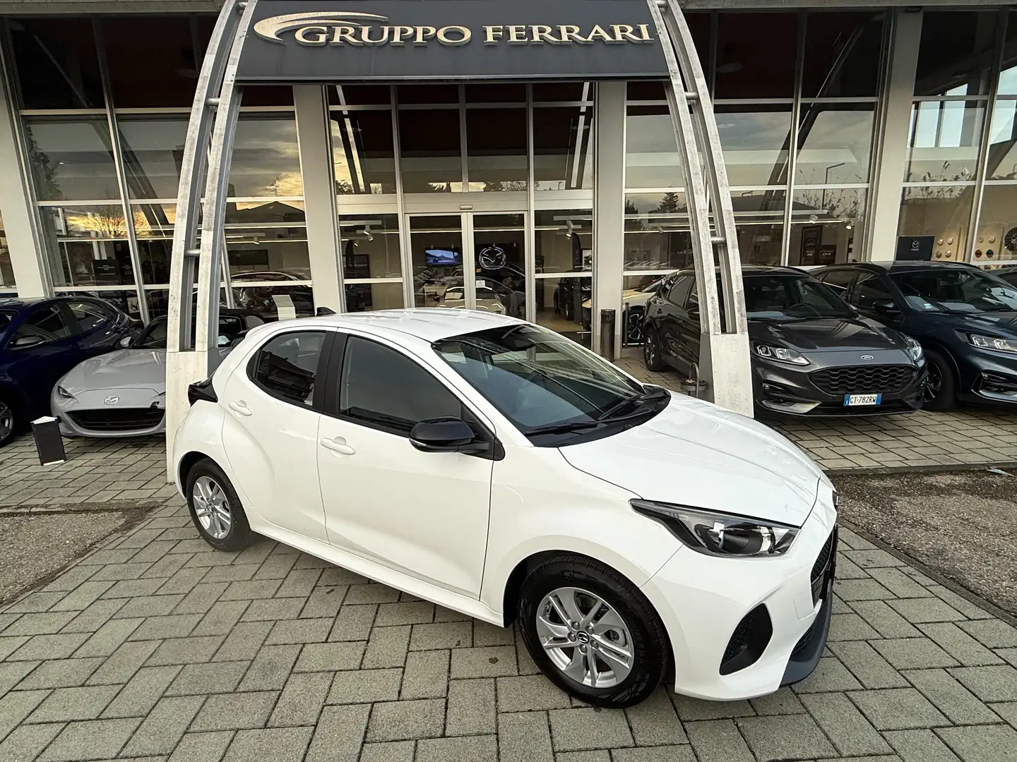 Mazda 2 1.5 vvt full hybrid electric Centre Line e-cvt Bianco - 1