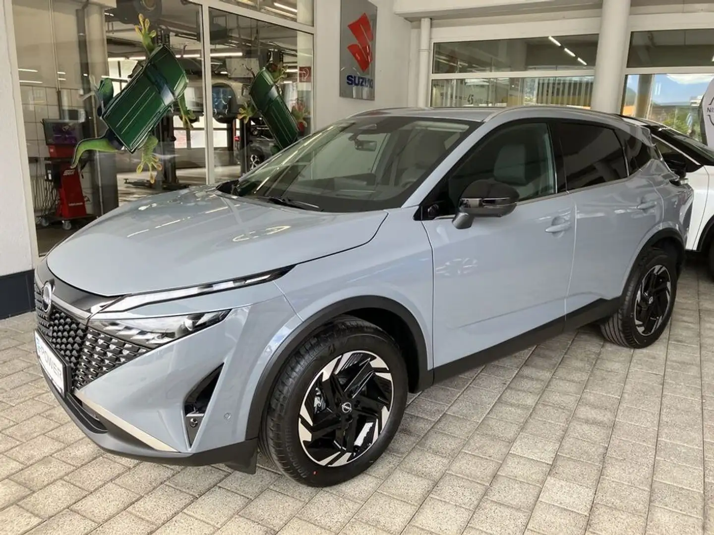 Nissan Qashqai 1,3 DIG-T MHEV 4x4 N-Connecta+ Xtronic Grau - 1