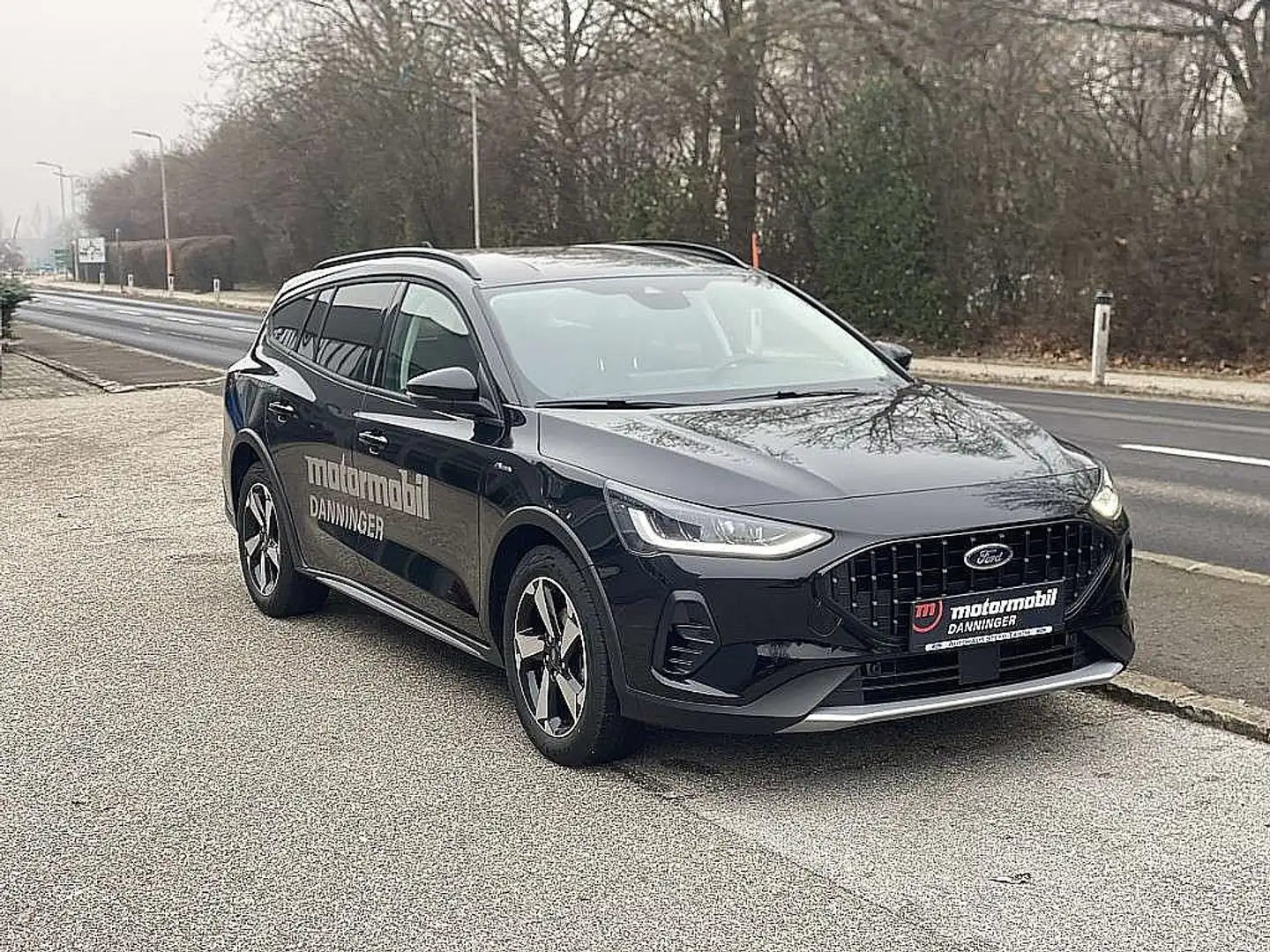 Ford Focus Turnier 1,5 EcoBlue Active Aut. Noir - 2