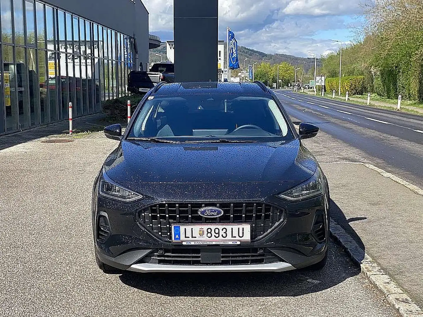Ford Focus Turnier 1,5 EcoBlue Active Aut. Schwarz - 1