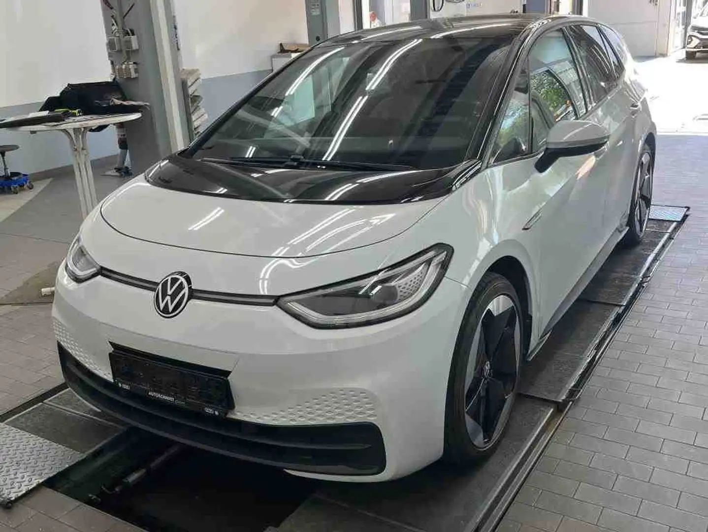 Volkswagen ID.3 BUSINESS*WÄRMEPUMPE*MATRIX*KAMERA*PDC*SHZ*N Weiß - 2