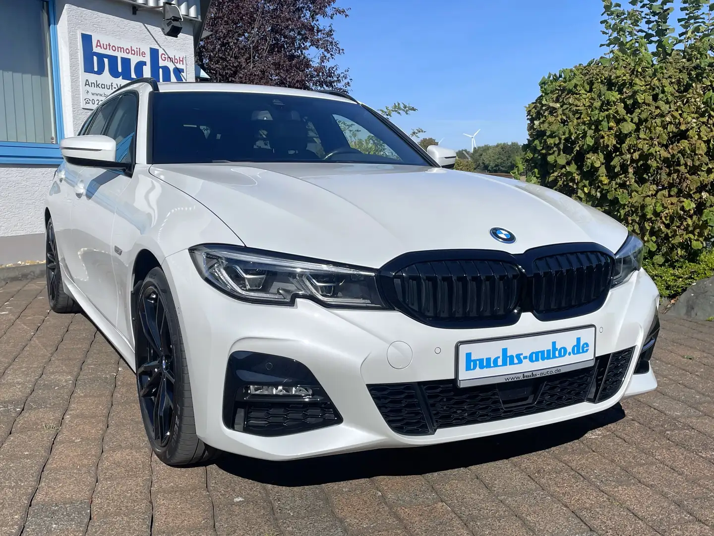 BMW 320 e Touring M Sport AHK Laser ACC Pano Leder Weiß - 1