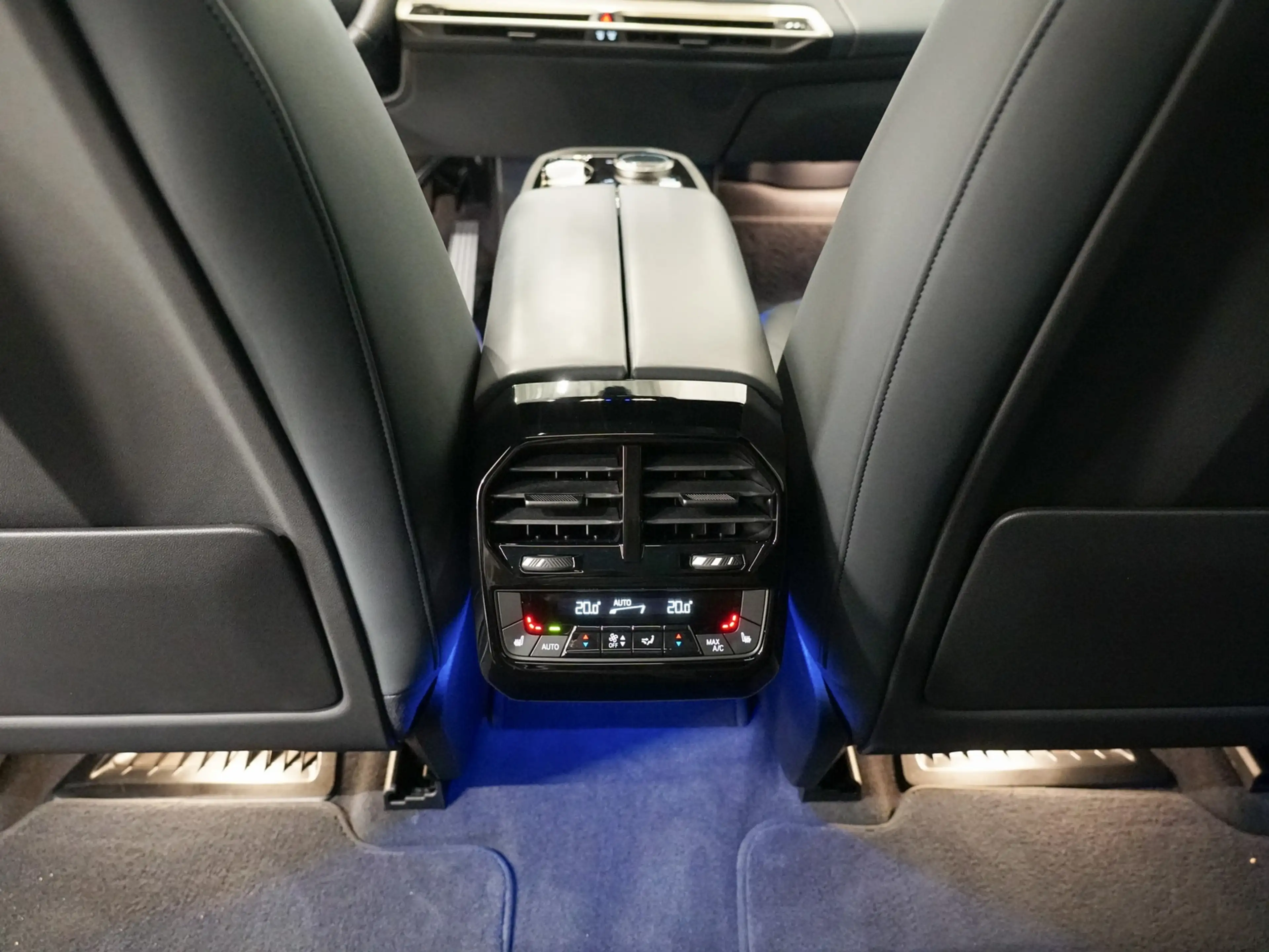 BMW iX xDrive50 112 kWh Skylounge | CoPilot | Stoelventil — photo 17