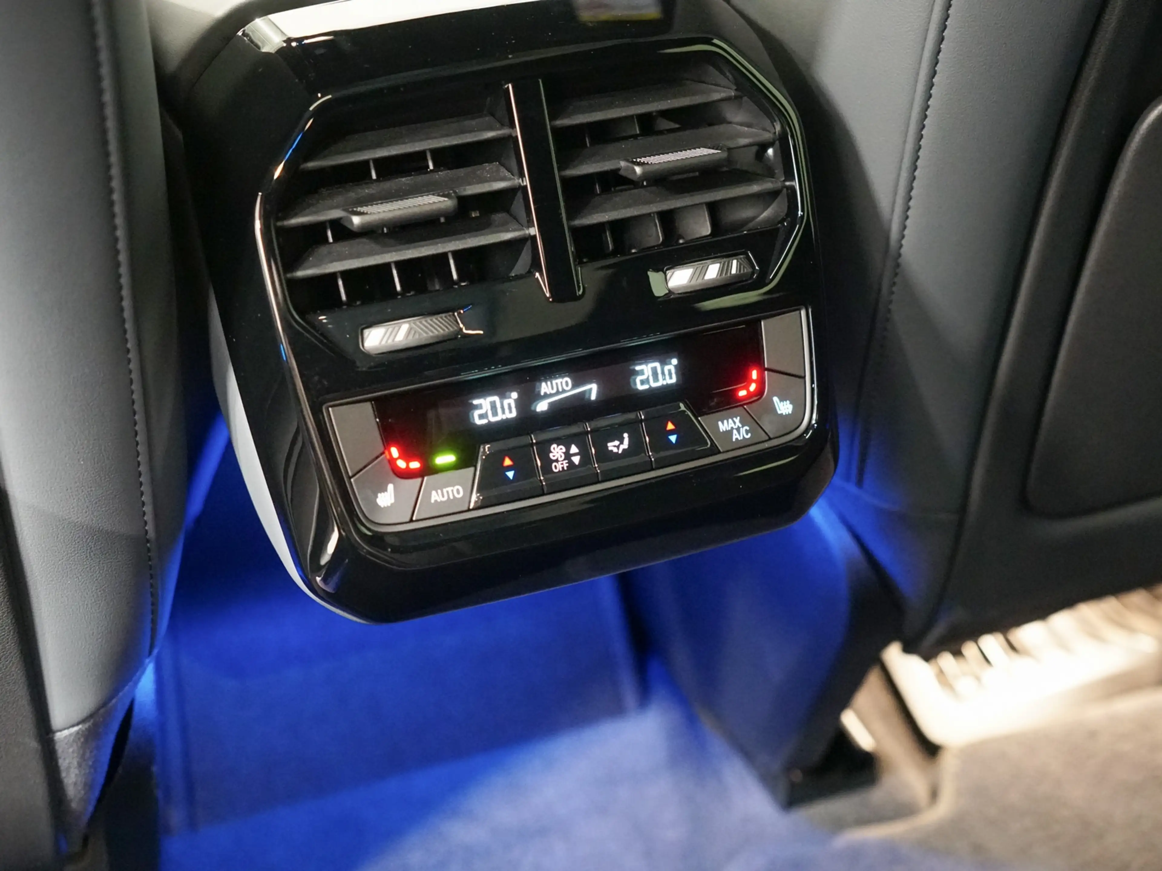 BMW iX xDrive50 112 kWh Skylounge | CoPilot | Stoelventil — photo 36