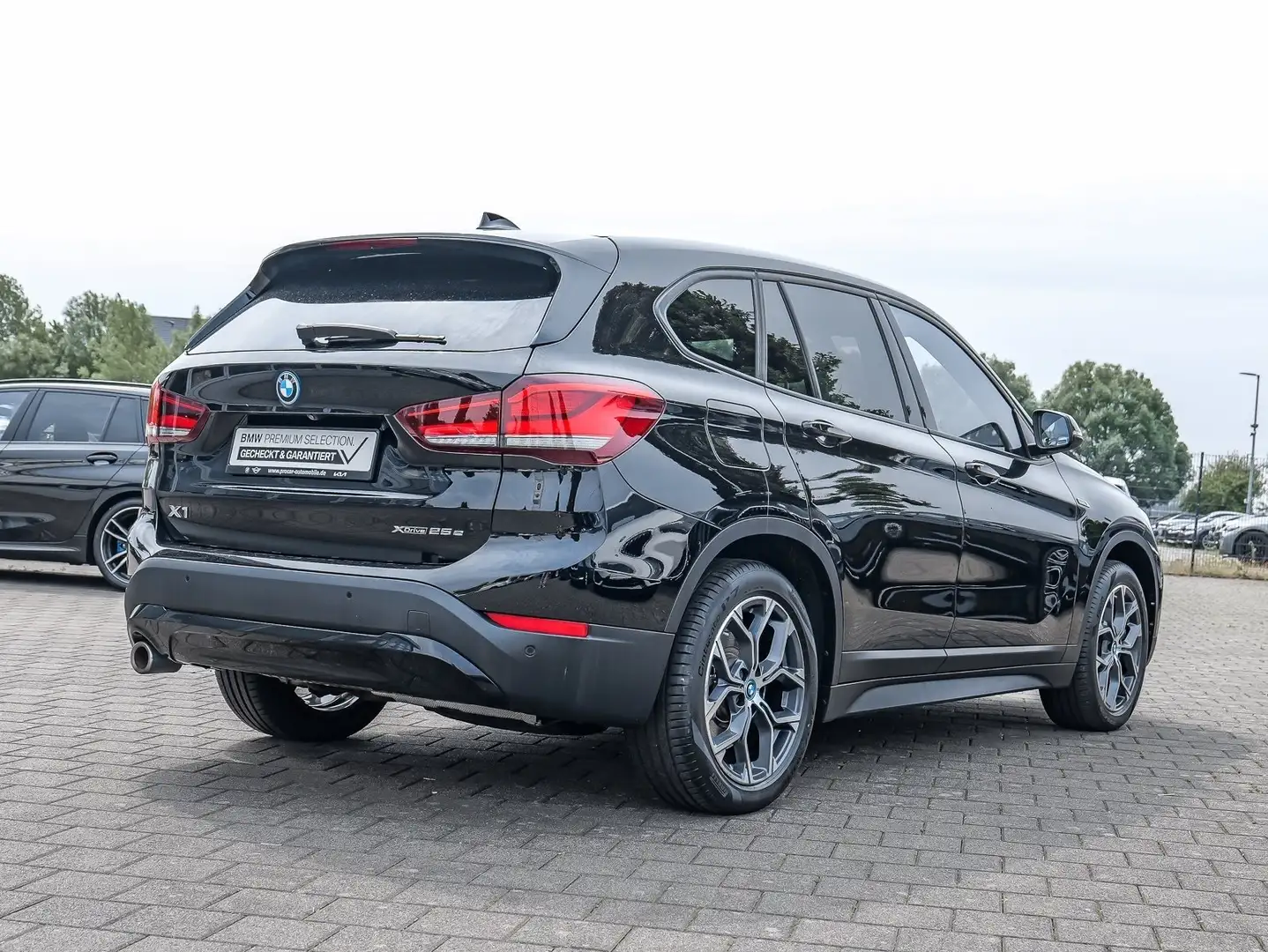 BMW X1 xDrive25e PANO RFK NAVI LED Sound Syst. LM Nero - 2