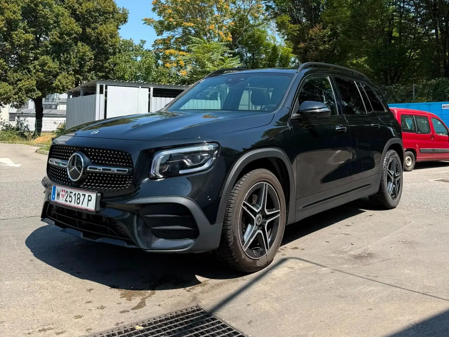Mercedes-Benz GLB 200 GLB 200 d - AMG Line Schwarz - 2