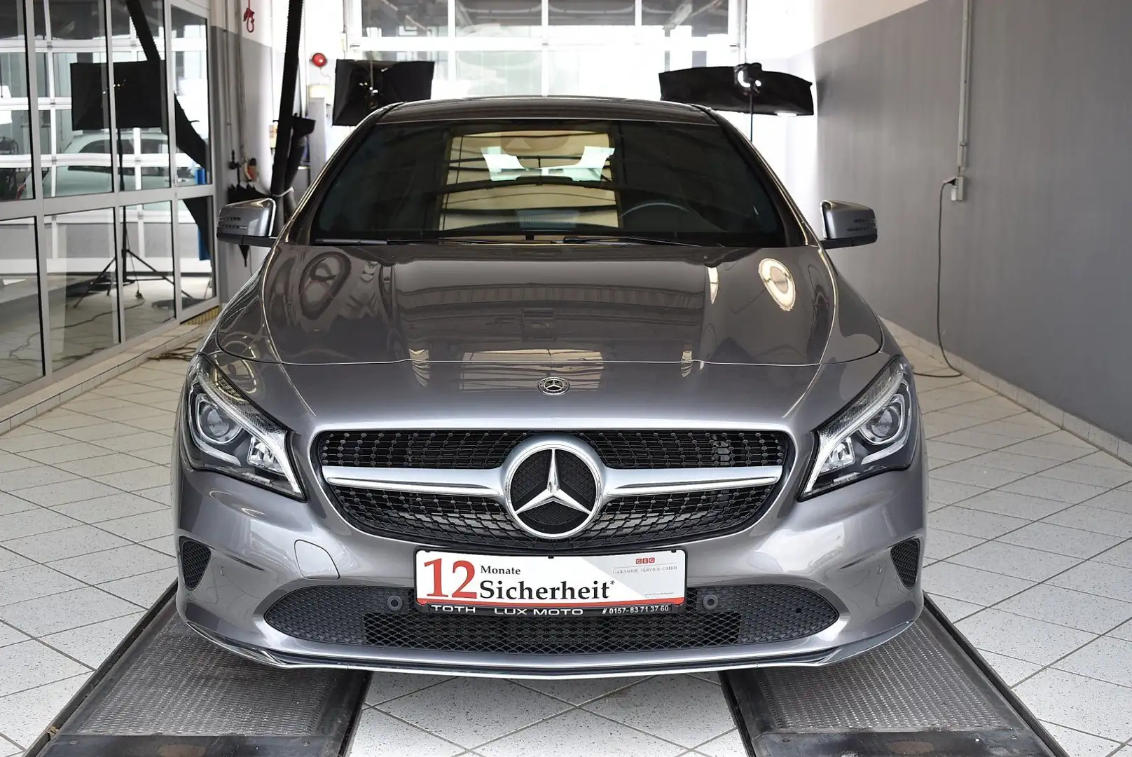 Mercedes-Benz CLA 180 Urban Led*Navi*AHK Grau - 2