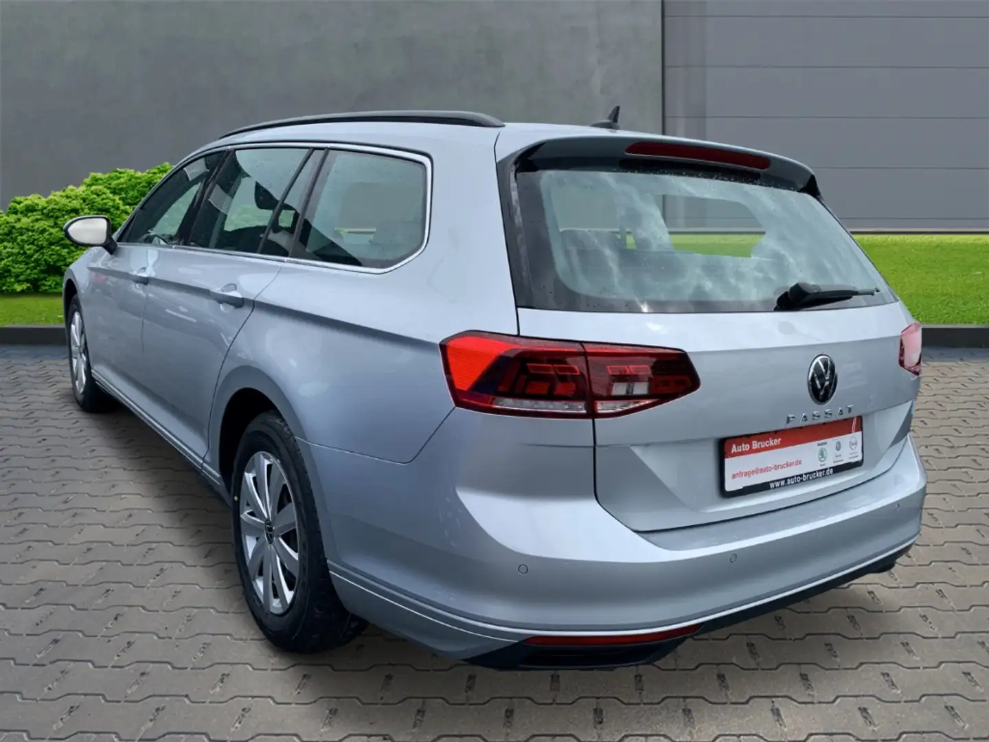 Volkswagen Passat Variant Business 2.0 TDI+Anhängerkupplung+Navi Silber - 2