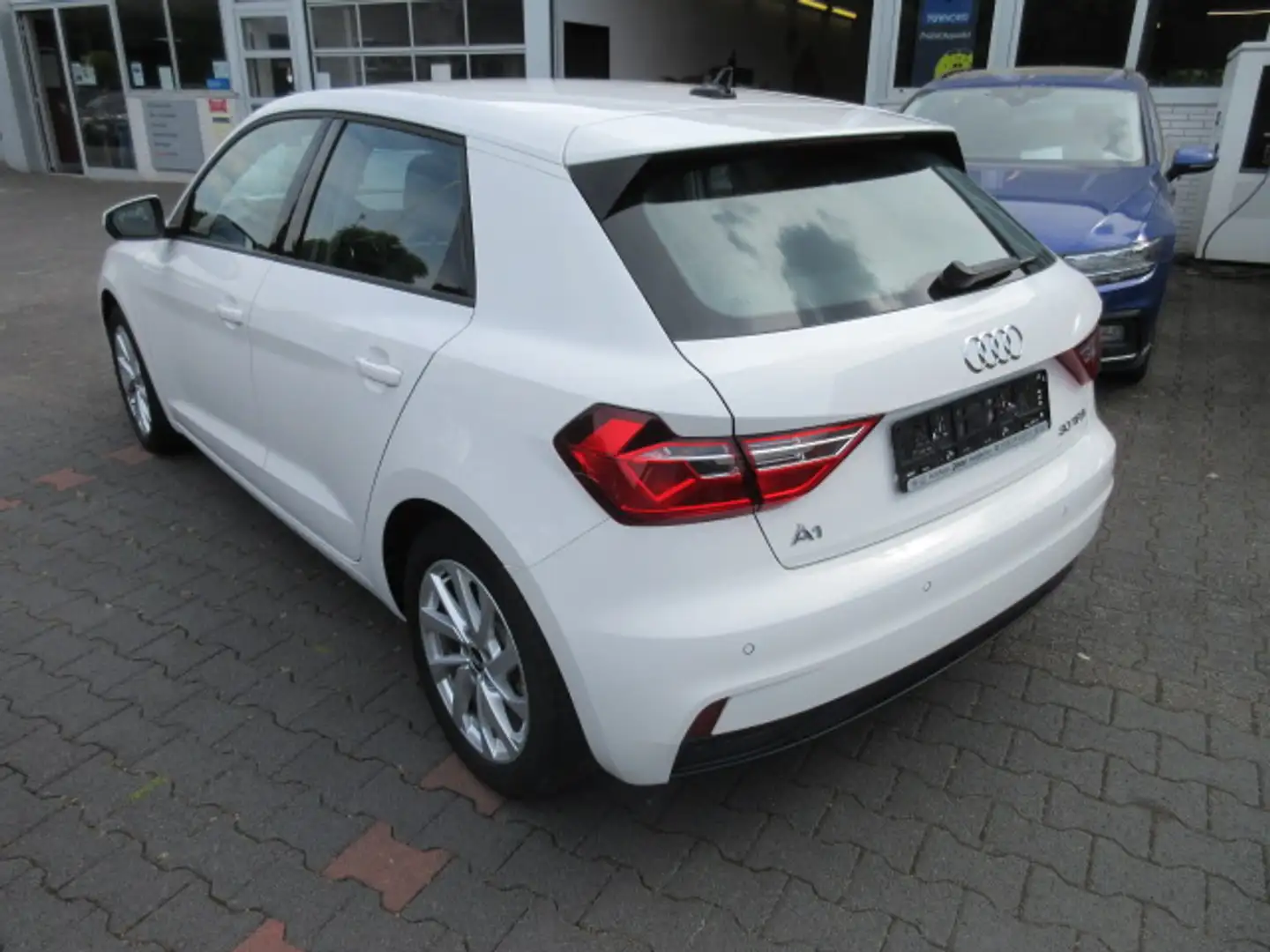 Audi A1 Sportback Advanced 1.0 TFS S tronic KLIMA KAMERA ALU APS SITZHZG GRA Weiß - 2