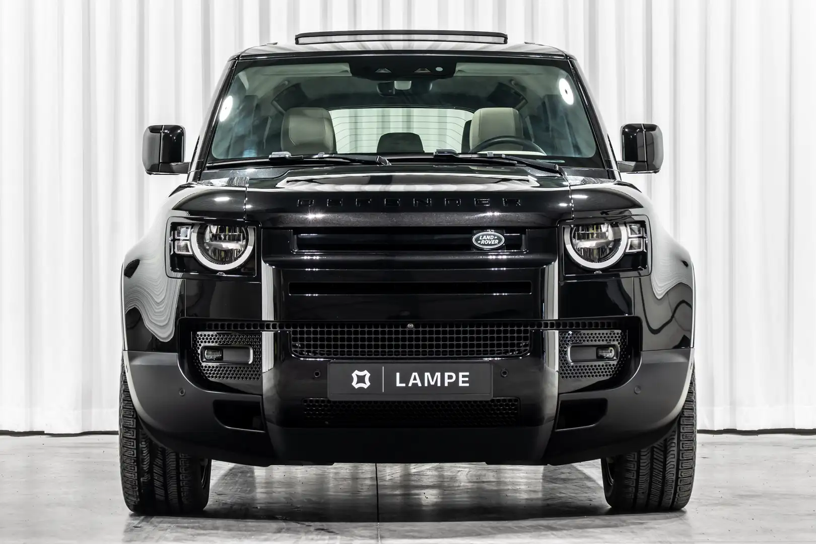 Land Rover Defender 110 D250 S Black Pack Panodak Luchtvering 22-Inch Noir - 2