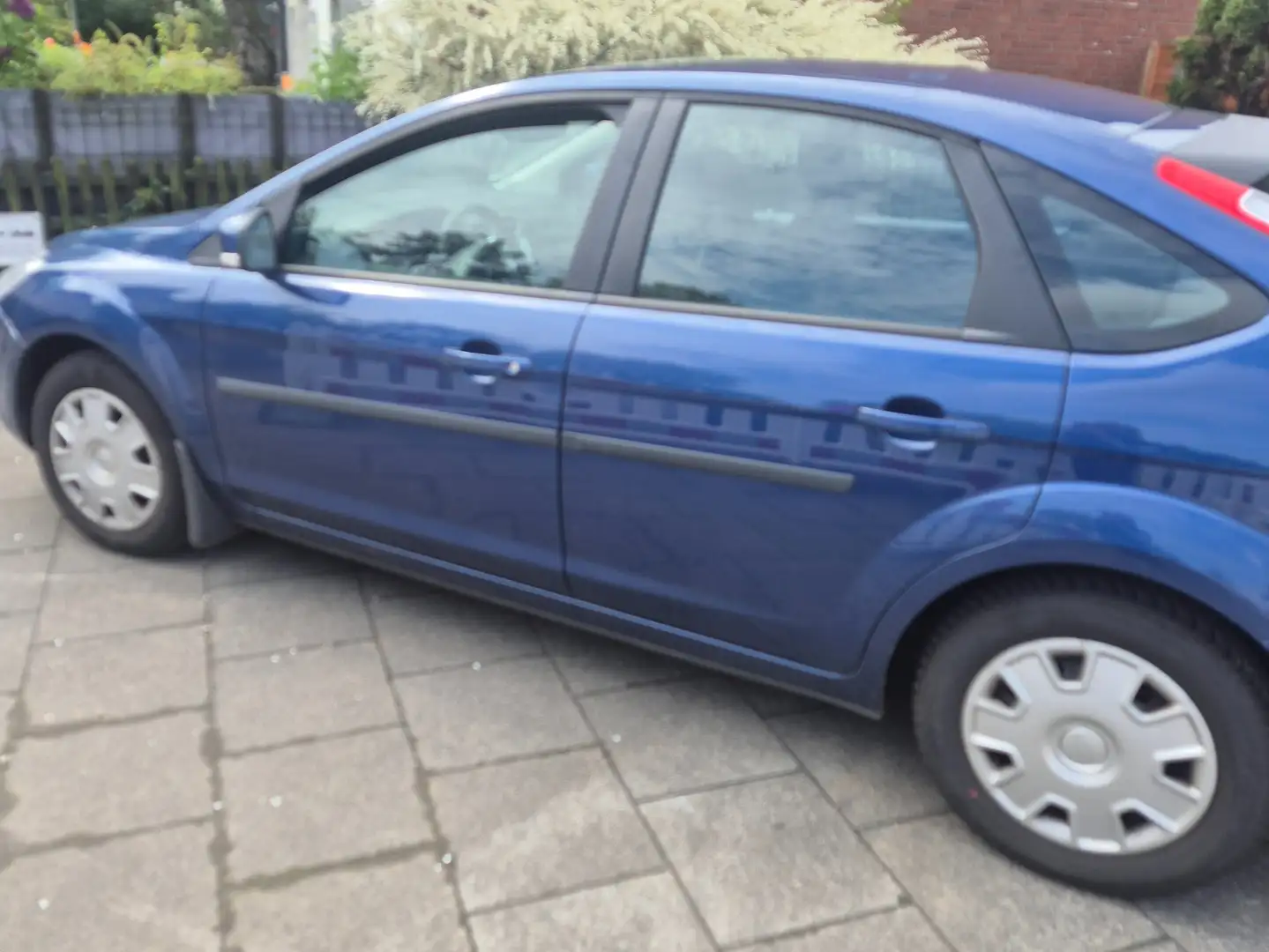 Ford Focus Focus Ghia Blau - 1