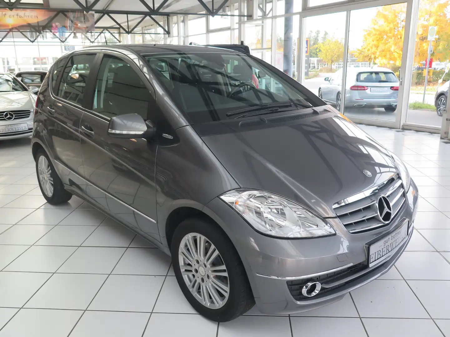 Mercedes-Benz A 150 Klima SHZ PDC 8-fach Grau - 2