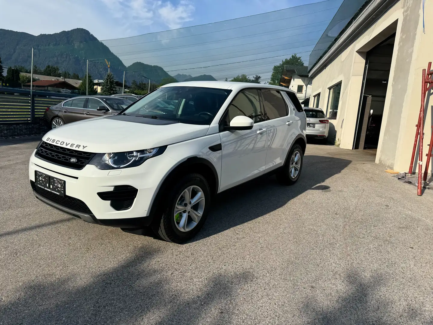 Land Rover Discovery Sport Discovery Sport  SD4 4WD  Luxury Aut. HSE Luxury Weiß - 2
