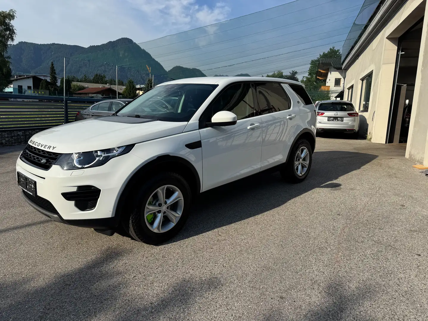 Land Rover Discovery Sport Discovery Sport  SD4 4WD  Luxury Aut. HSE Luxury Weiß - 1