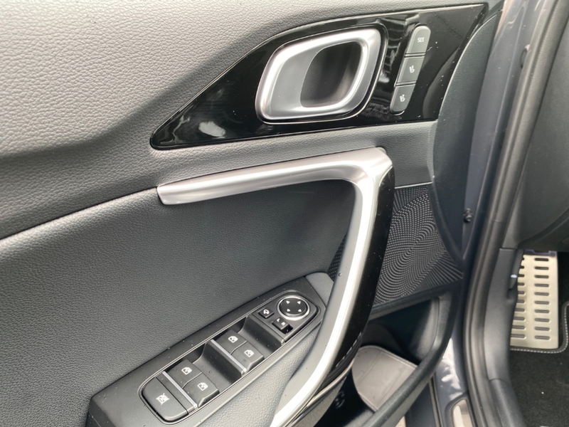 Kia Ceed SW / cee'd SW Platinum 1.6 PHEV Panodach *VOLLAUSSTATTUNG* Leder — photo 17
