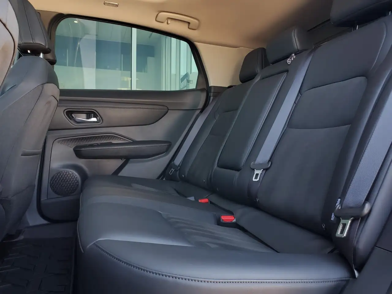 Nissan Ariya снимка Nissan Ariya