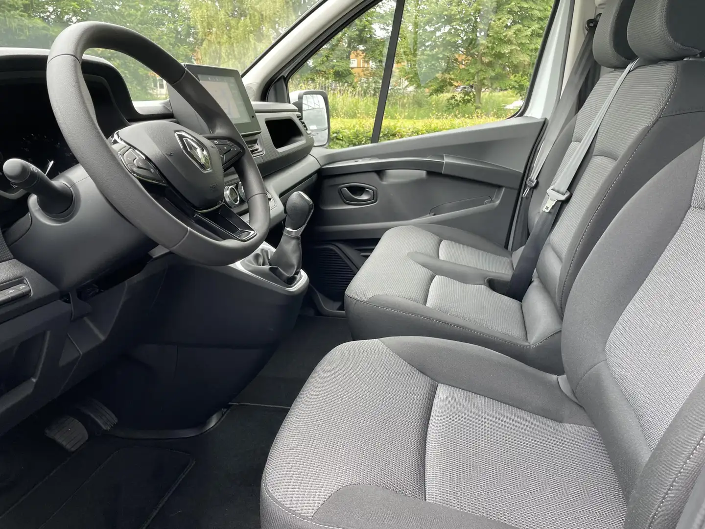 Renault Trafic E-Tech T29 L2H2 Advance 52 kWh Renault Trafic E-Te Wit - 2