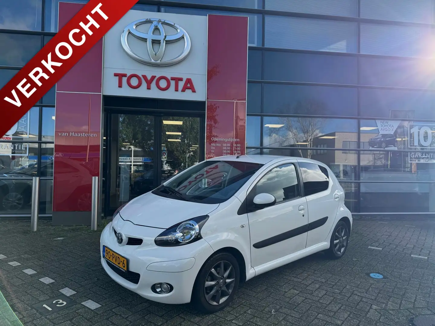 Toyota Aygo 1.0 VVT-i 5D MMT Dynamic Navigator Bianco - 1