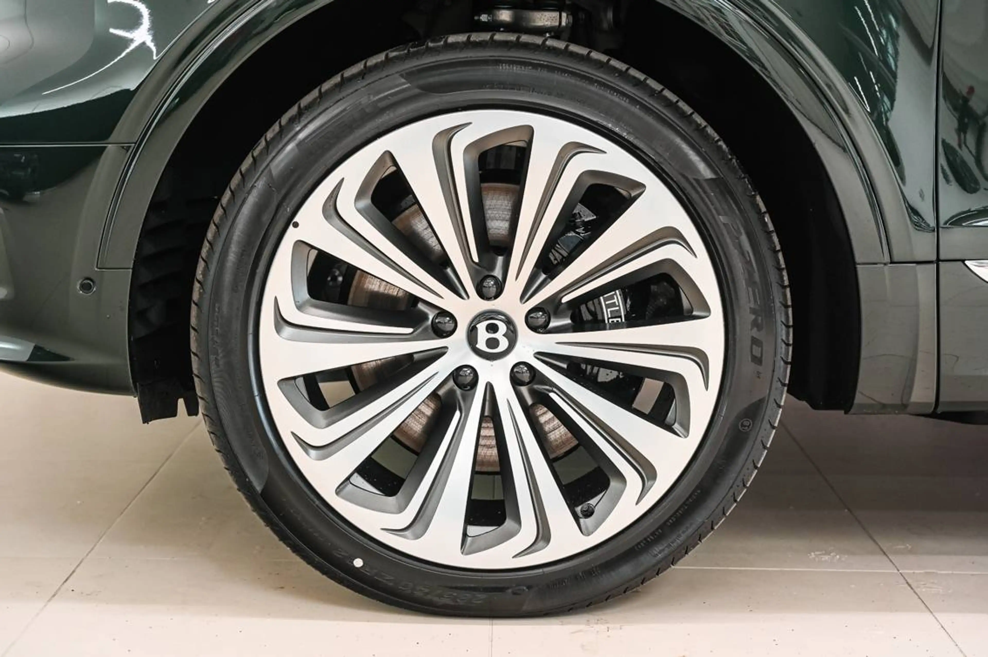 Bentley Bentayga Bentayga 4.0 Twin Turbo V8 Atelier Edition — photo 6