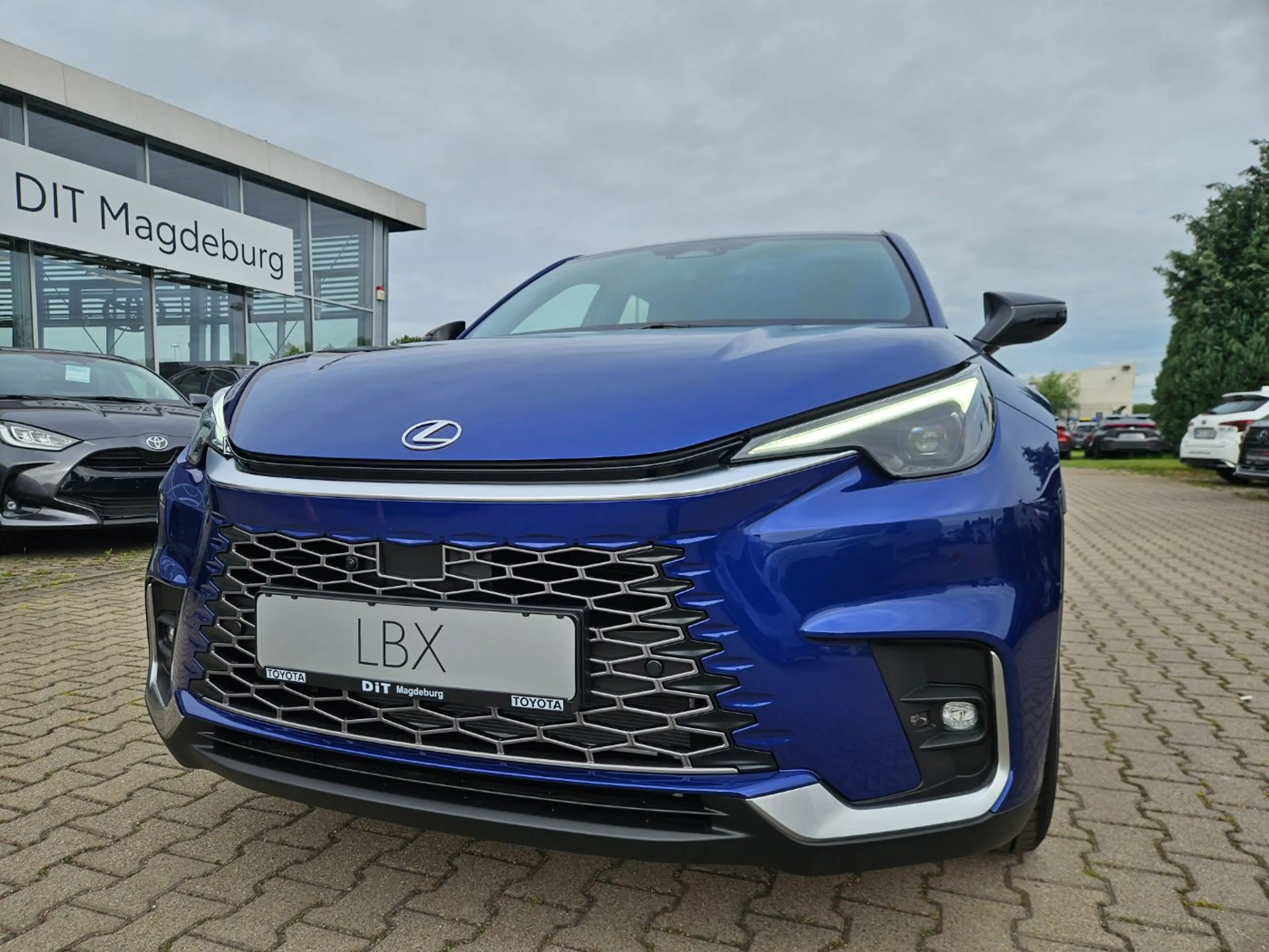 Lexus LBX 1.5 Relax +Safe&Sound Mark Levinson, 360°,HUD — photo 4