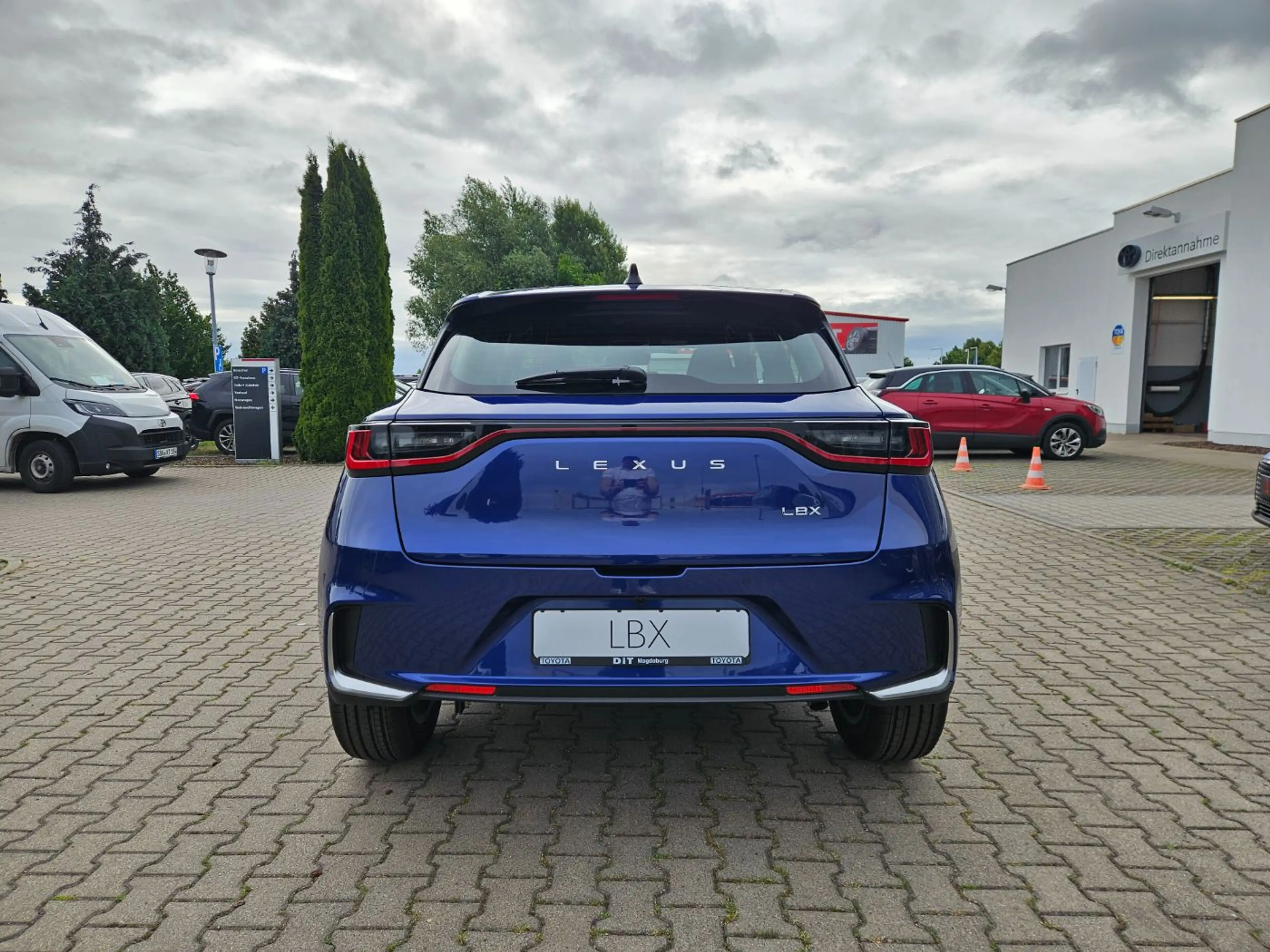 Lexus LBX 1.5 Relax +Safe&Sound Mark Levinson, 360°,HUD — photo 9
