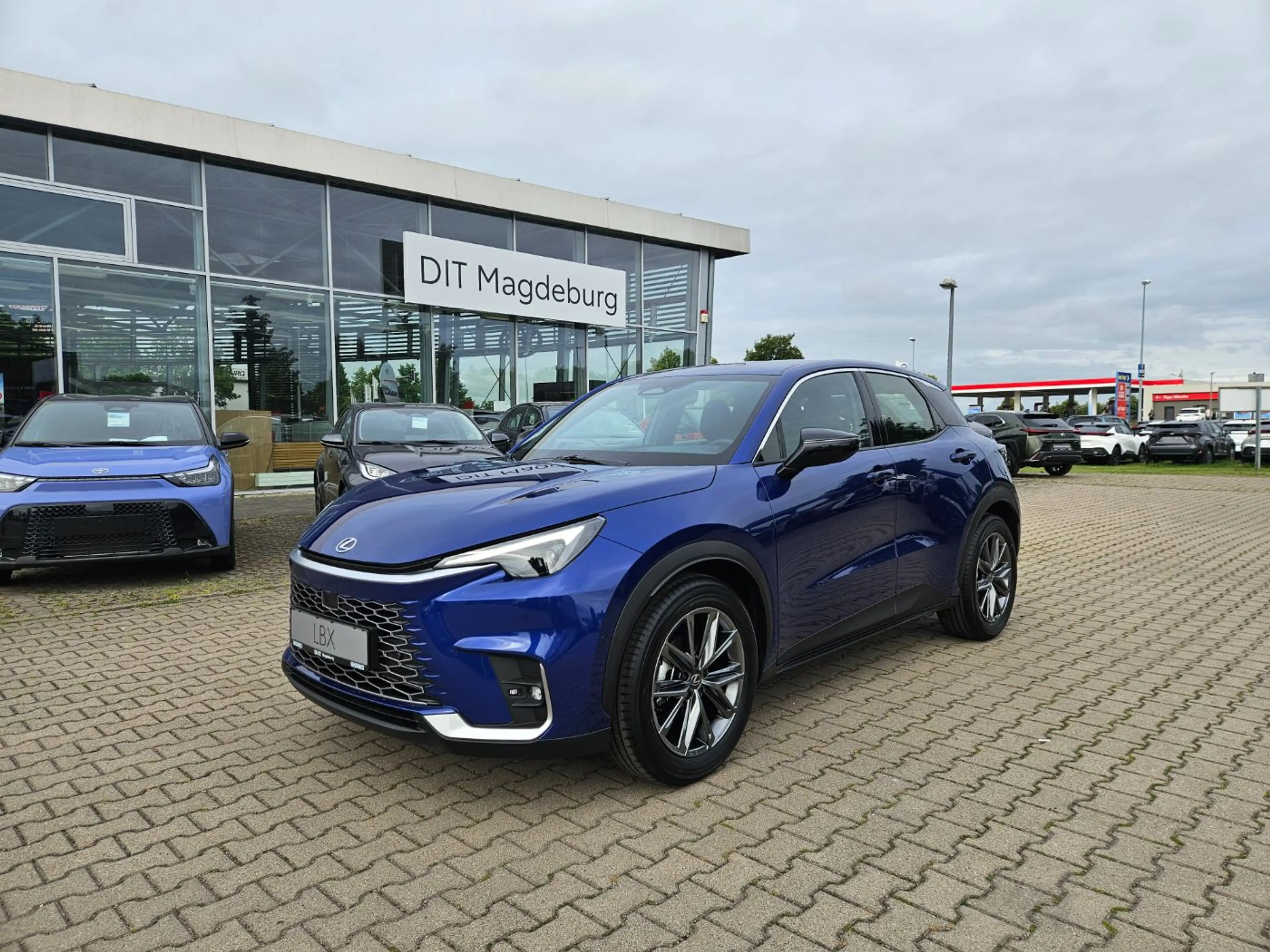Lexus LBX 1.5 Relax +Safe&Sound Mark Levinson, 360°,HUD — photo 2