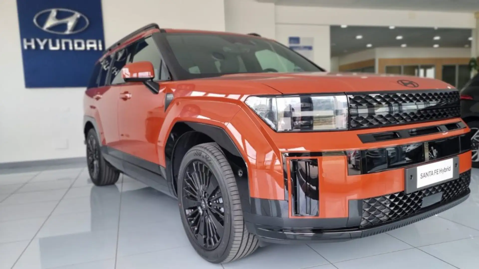 Hyundai SANTA FE 1.6 T-GDi HEV 4WD AT 5 posti XClass Cal.pack Orange - 2