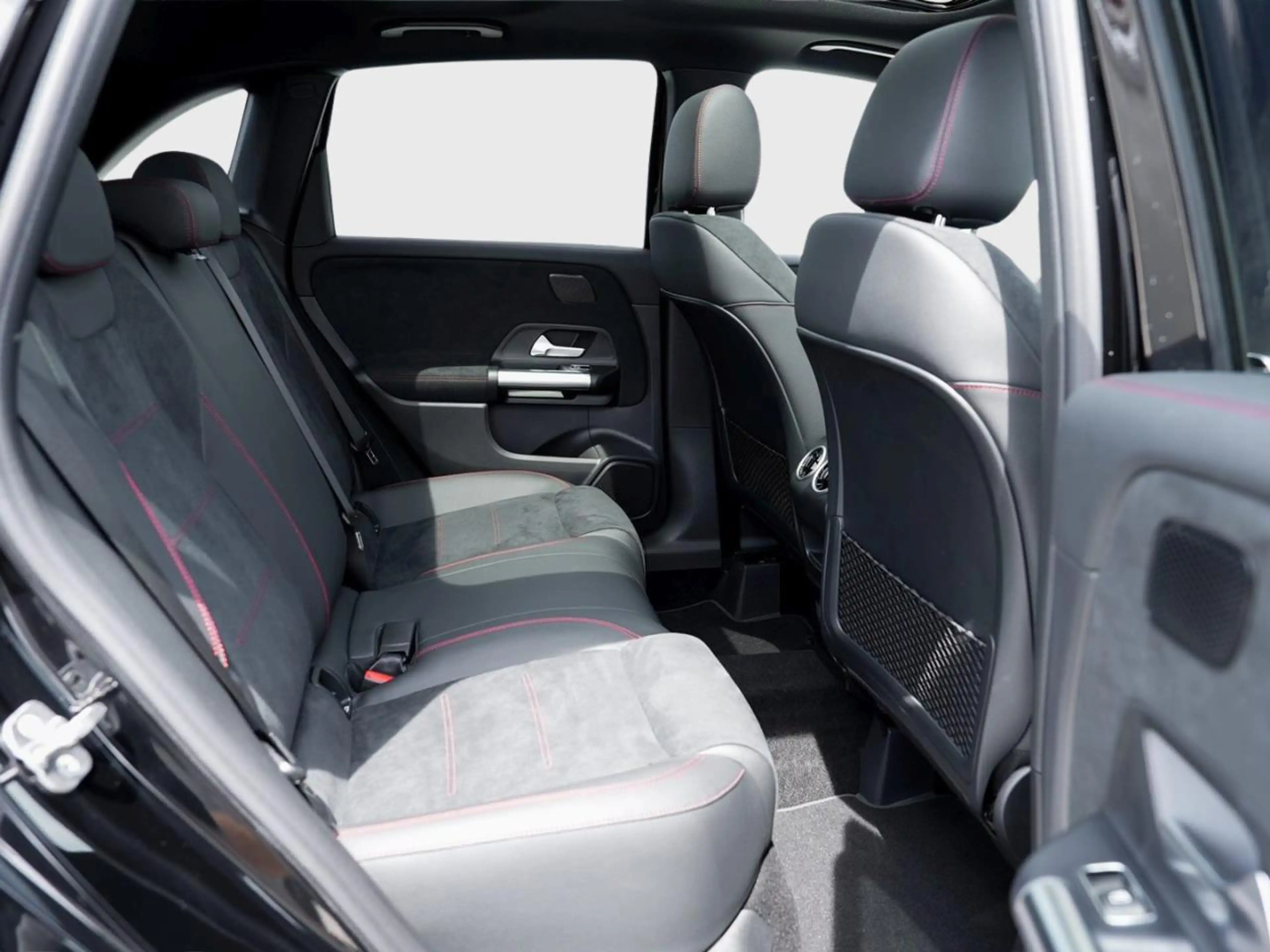 Mercedes-Benz B 220 d AMG Panorama Distronic Memory 360° AHK — photo 11