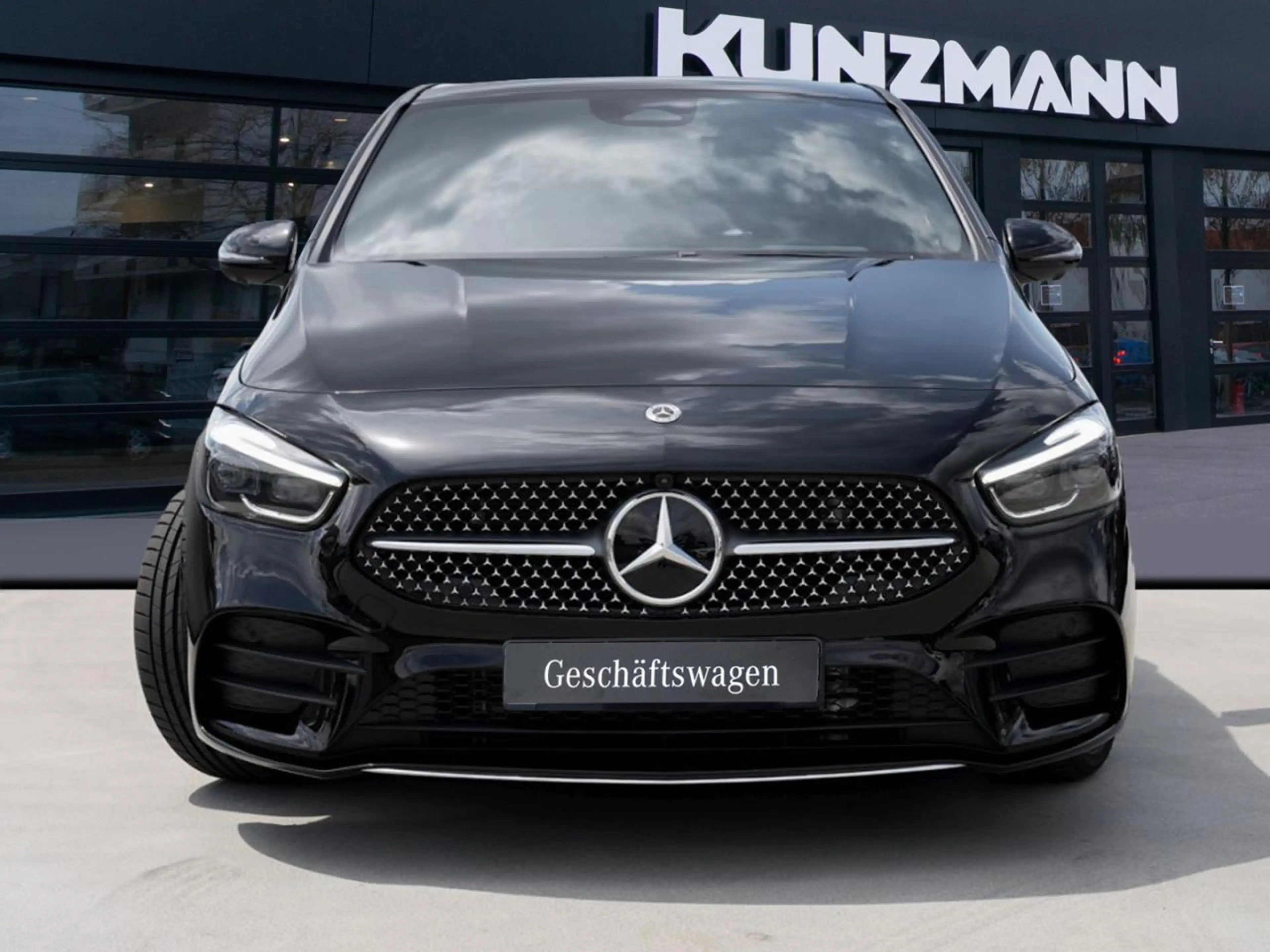 Mercedes-Benz B 220 d AMG Panorama Distronic Memory 360° AHK — photo 2