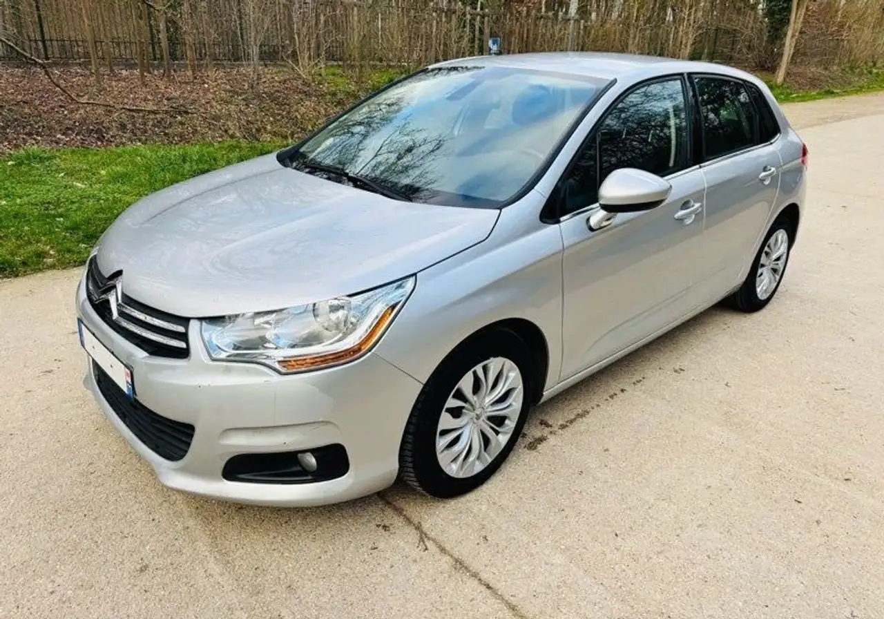 Citroen C4 1.6 hdi 90 premiere main