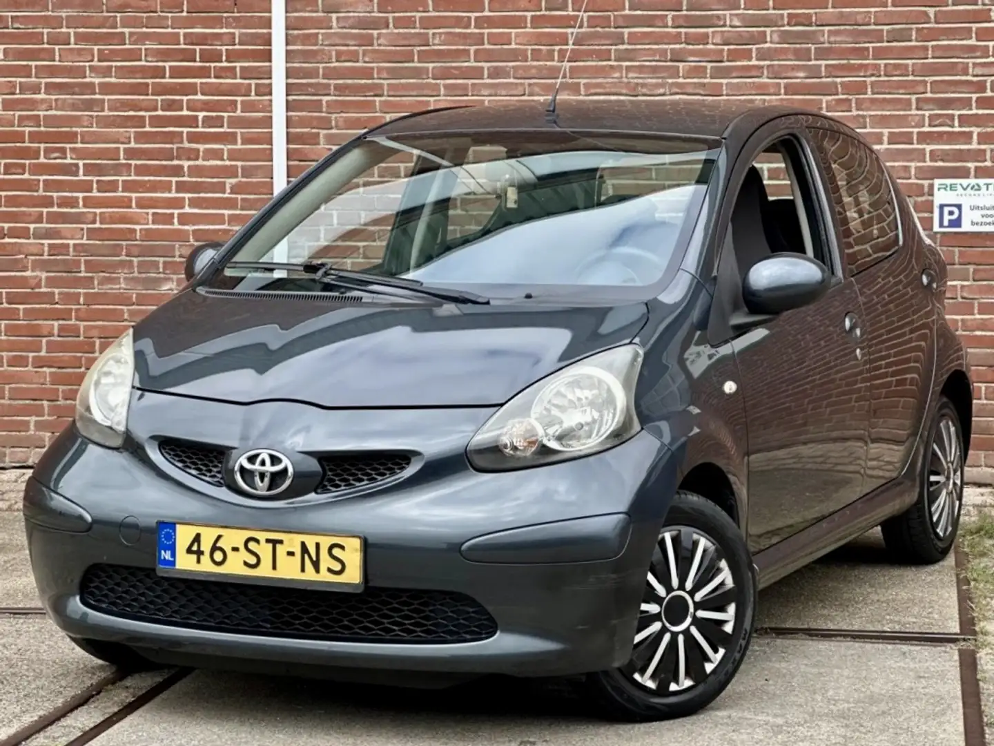 Toyota Aygo 1.0-12V + |ZUINIG |STUURBKR |NIEUWE APK Grijs - 1