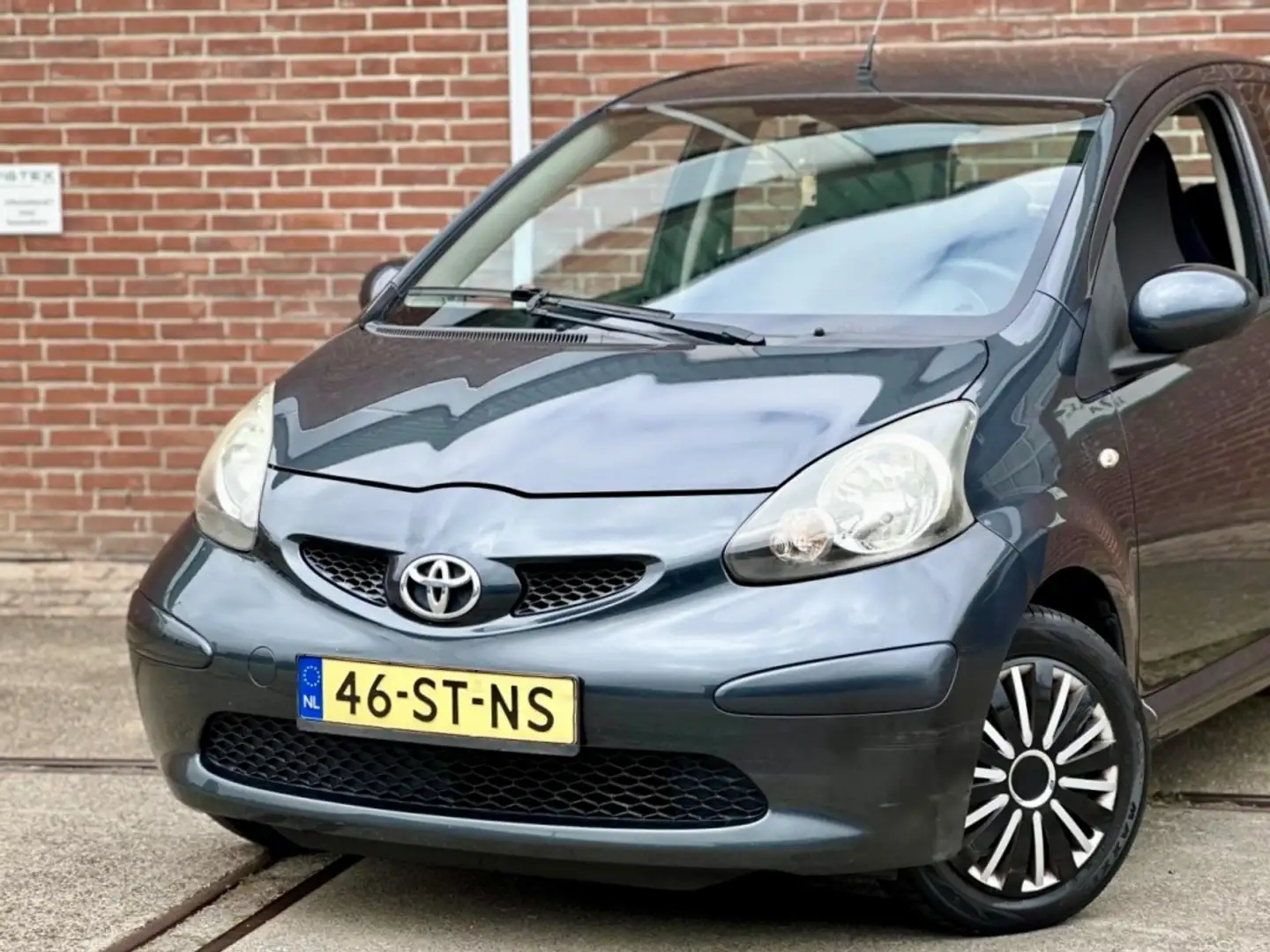 Toyota Aygo 1.0-12V + |ZUINIG |STUURBKR |NIEUWE APK Grijs - 2