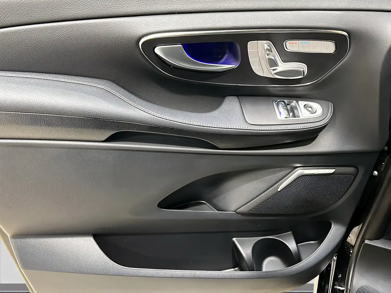 Mercedes-Benz V 300 4M d AVANTGARDE lang AMG+Pano+Burme+AHK 13