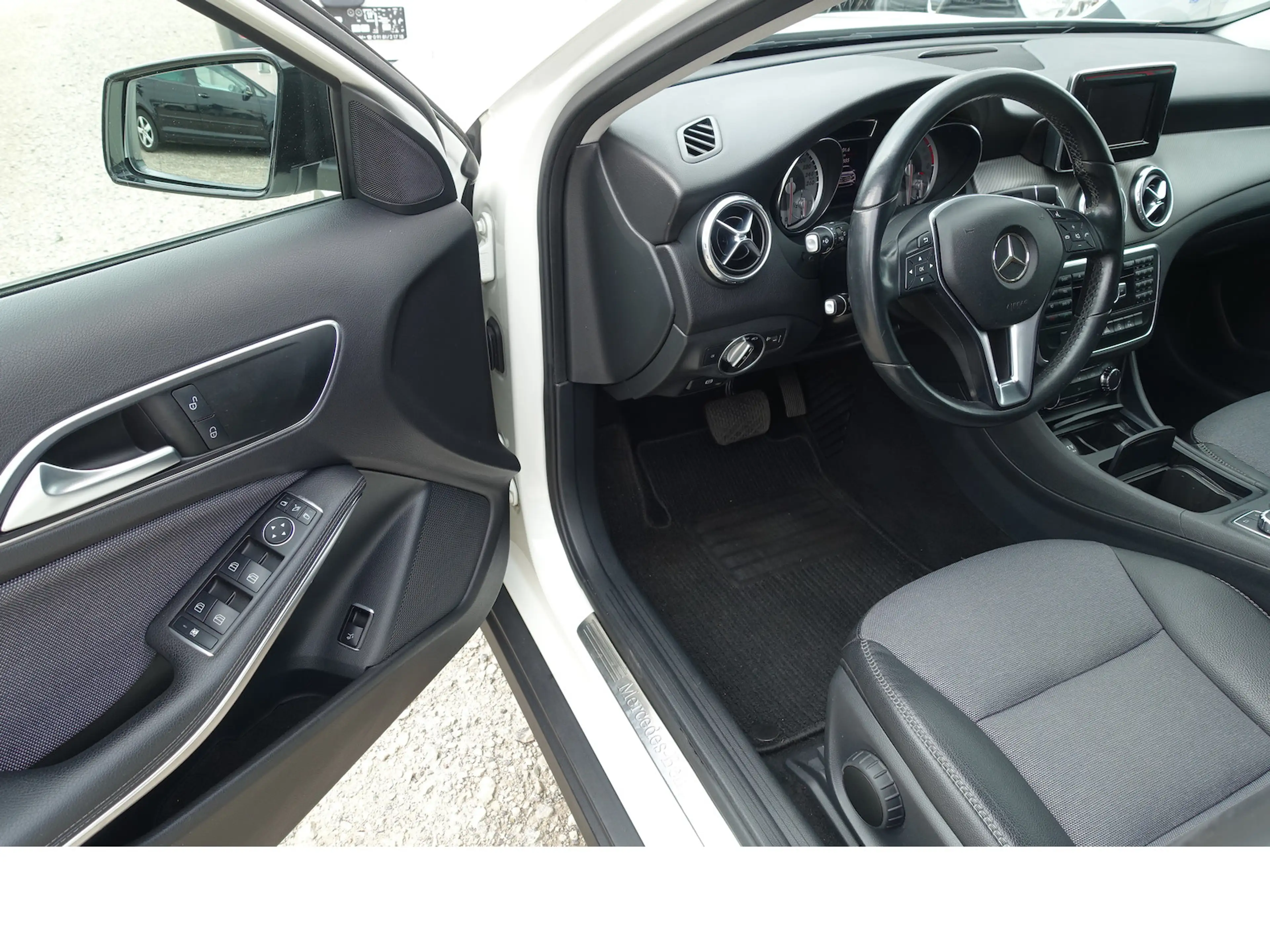 Mercedes-Benz GLA 200 Navi Kamera PDC 8x Alu el. Heckklappe — photo 15