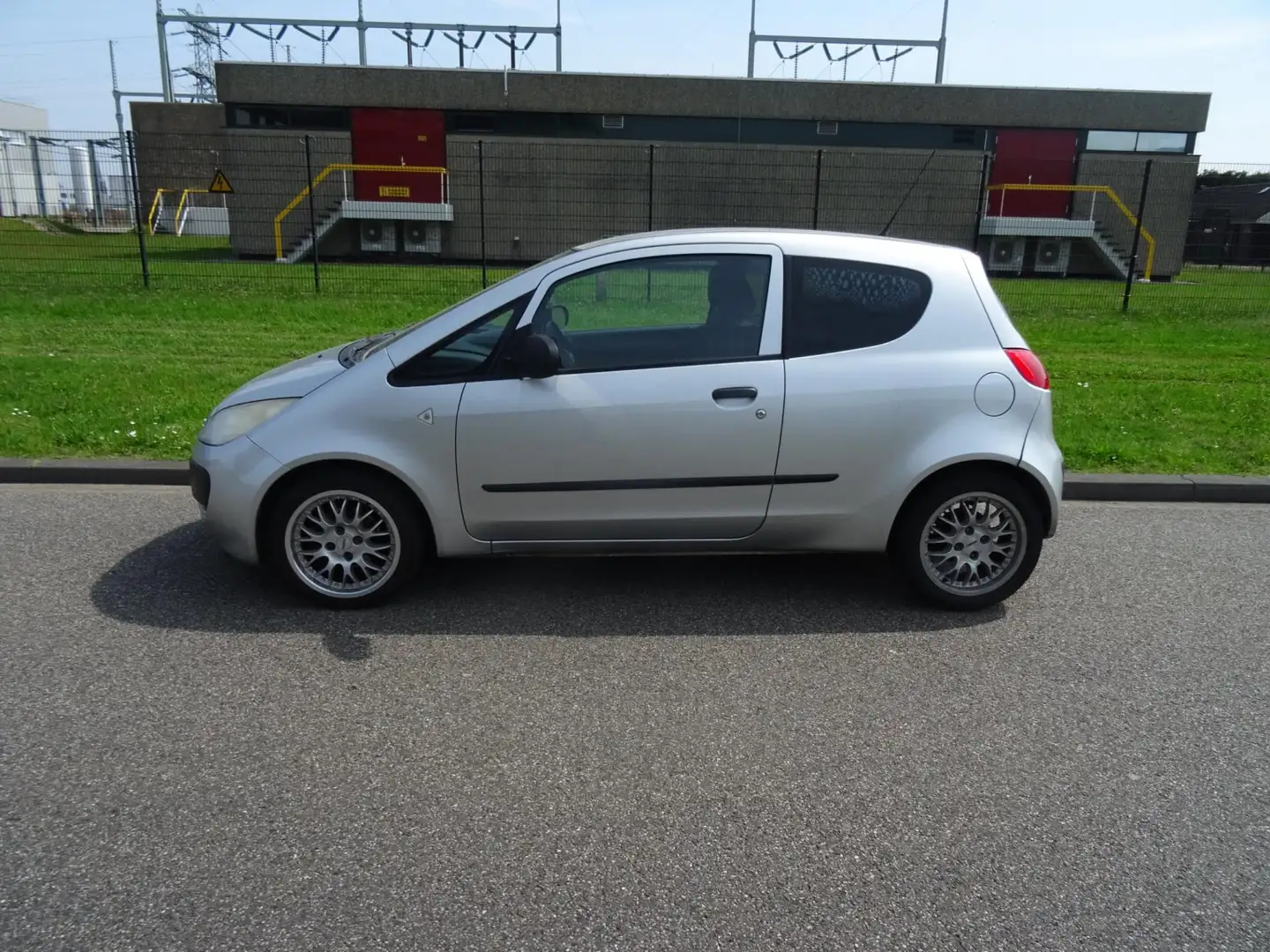 Mitsubishi Colt 1.1 Inform Grau - 2