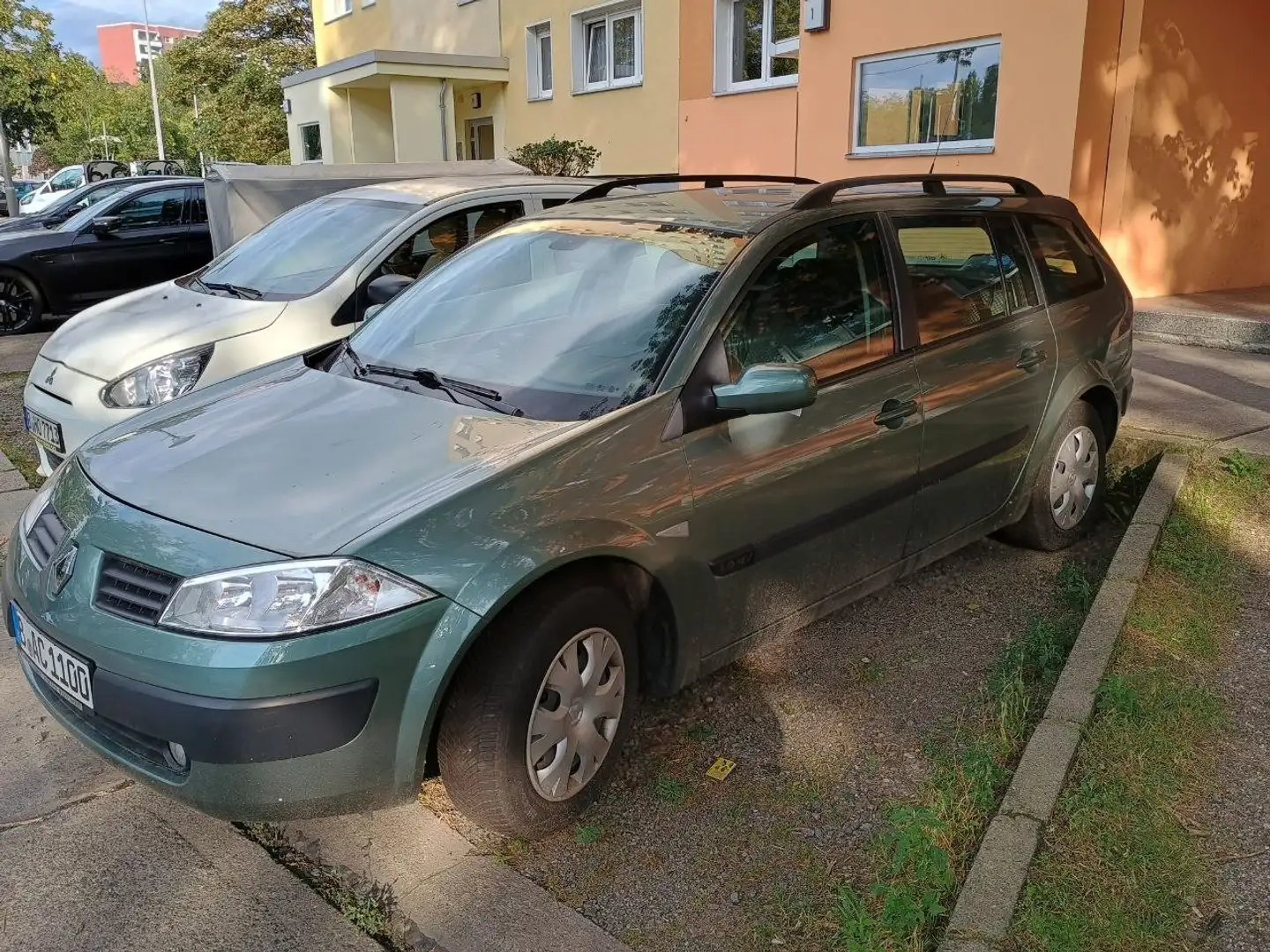 Renault Megane Megane Grandtour 1.6 Authentique Grün - 1