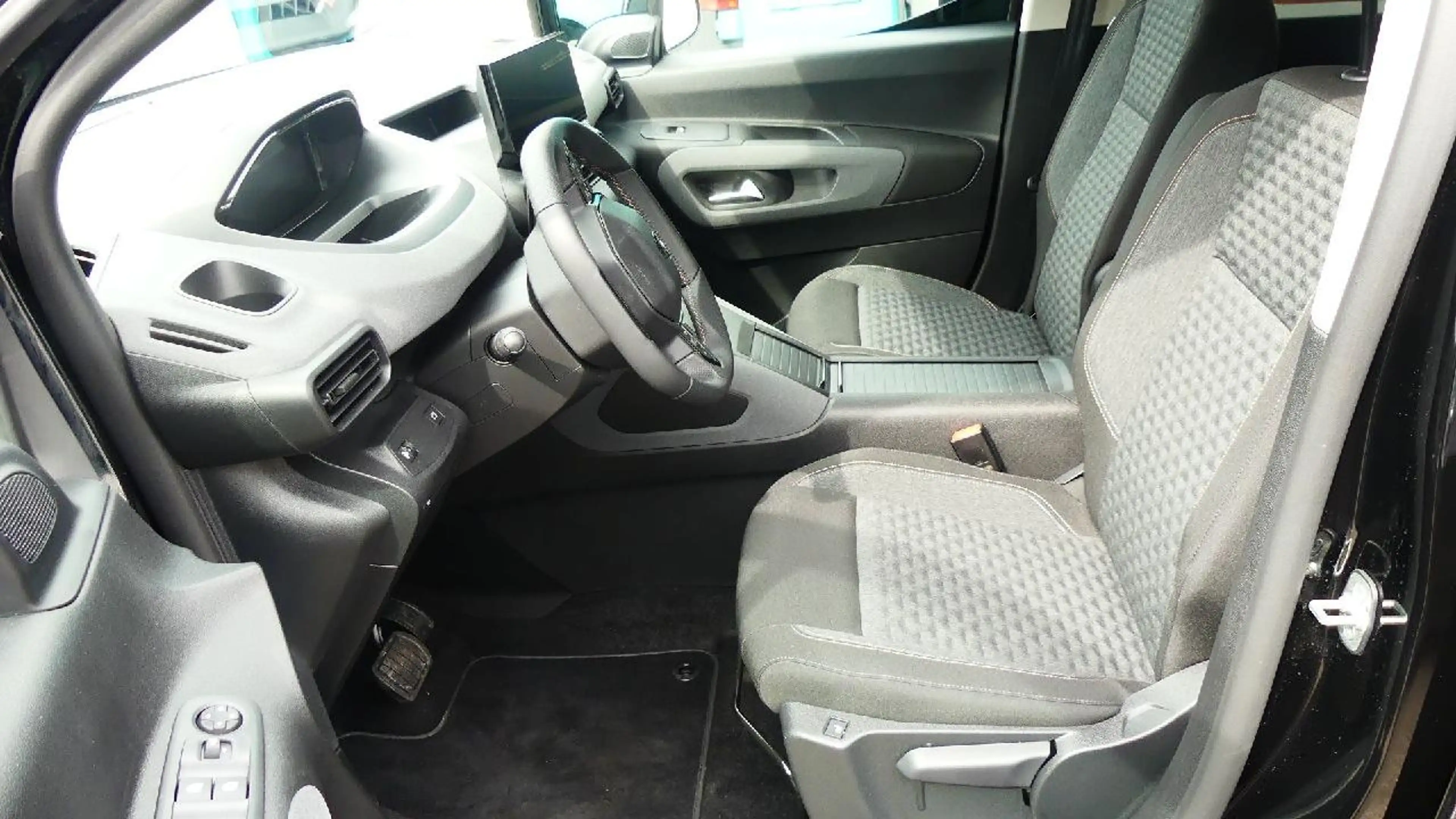 Peugeot Rifter Peugeot Rifter L2 GT 1,5l HDI Paravan Umbau — photo 5
