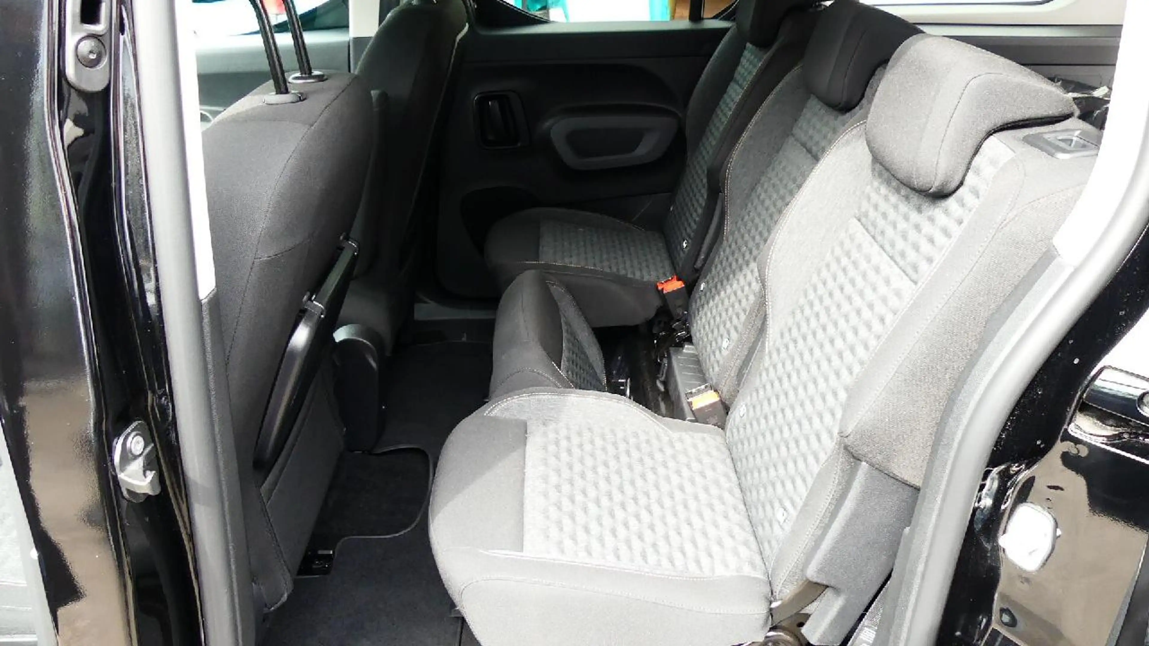 Peugeot Rifter Peugeot Rifter L2 GT 1,5l HDI Paravan Umbau — photo 11