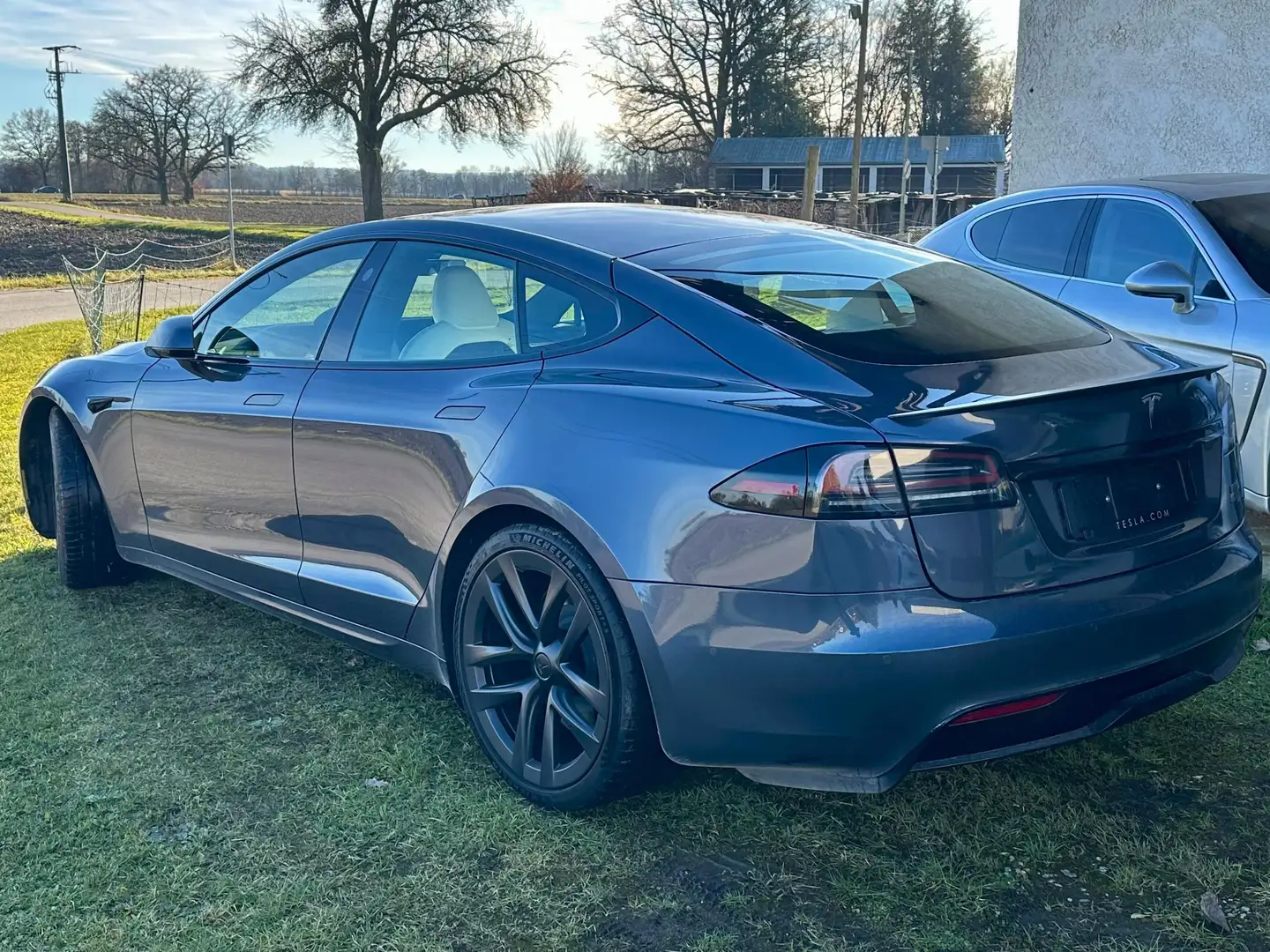 Tesla Model S Plaid grau*Innen black&white/Yoke/21"/Garant:08.27 Grau - 2