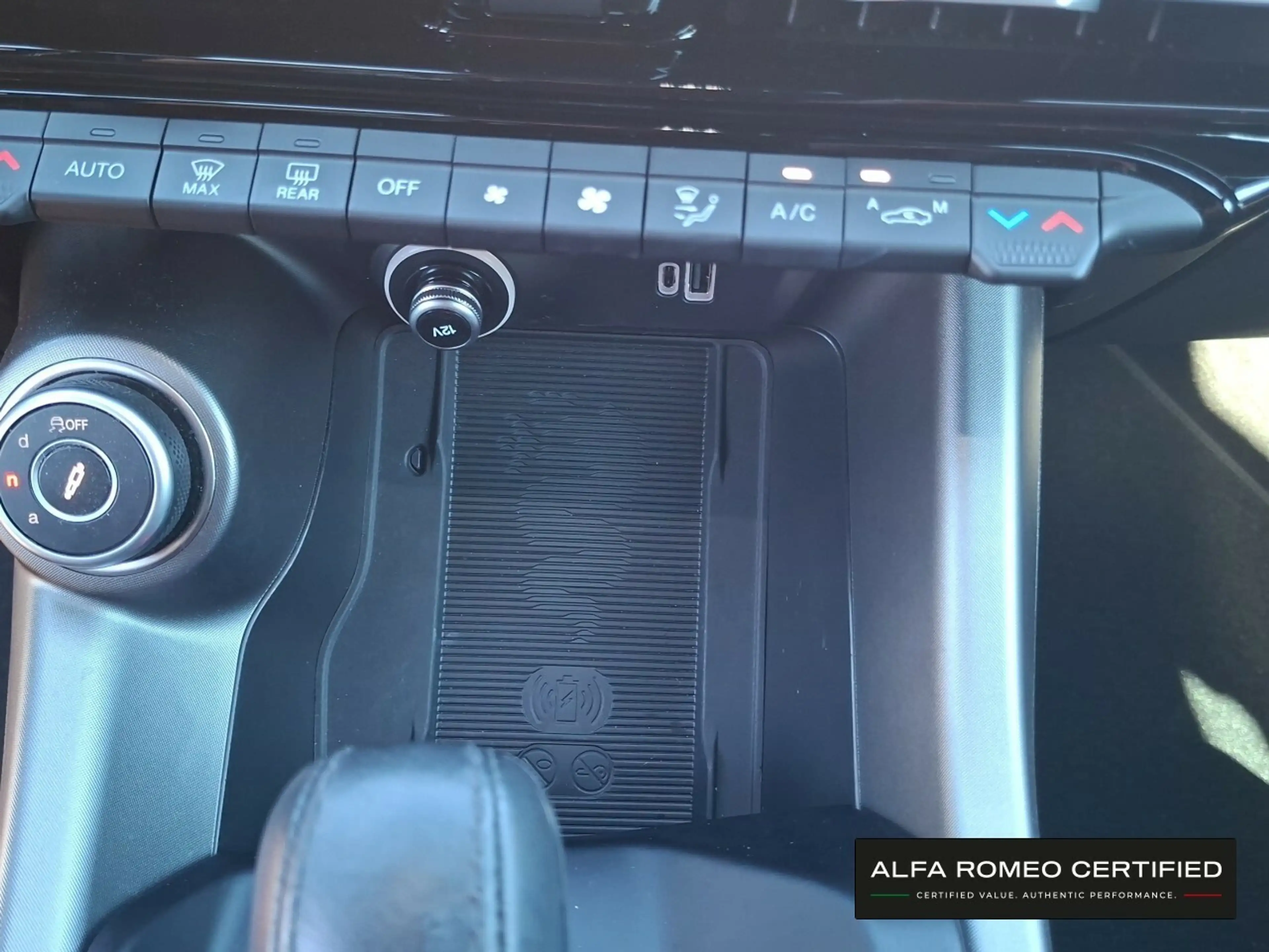Alfa Romeo Tonale Tributo Italiano 1.5 VGT MildHybrid — photo 18