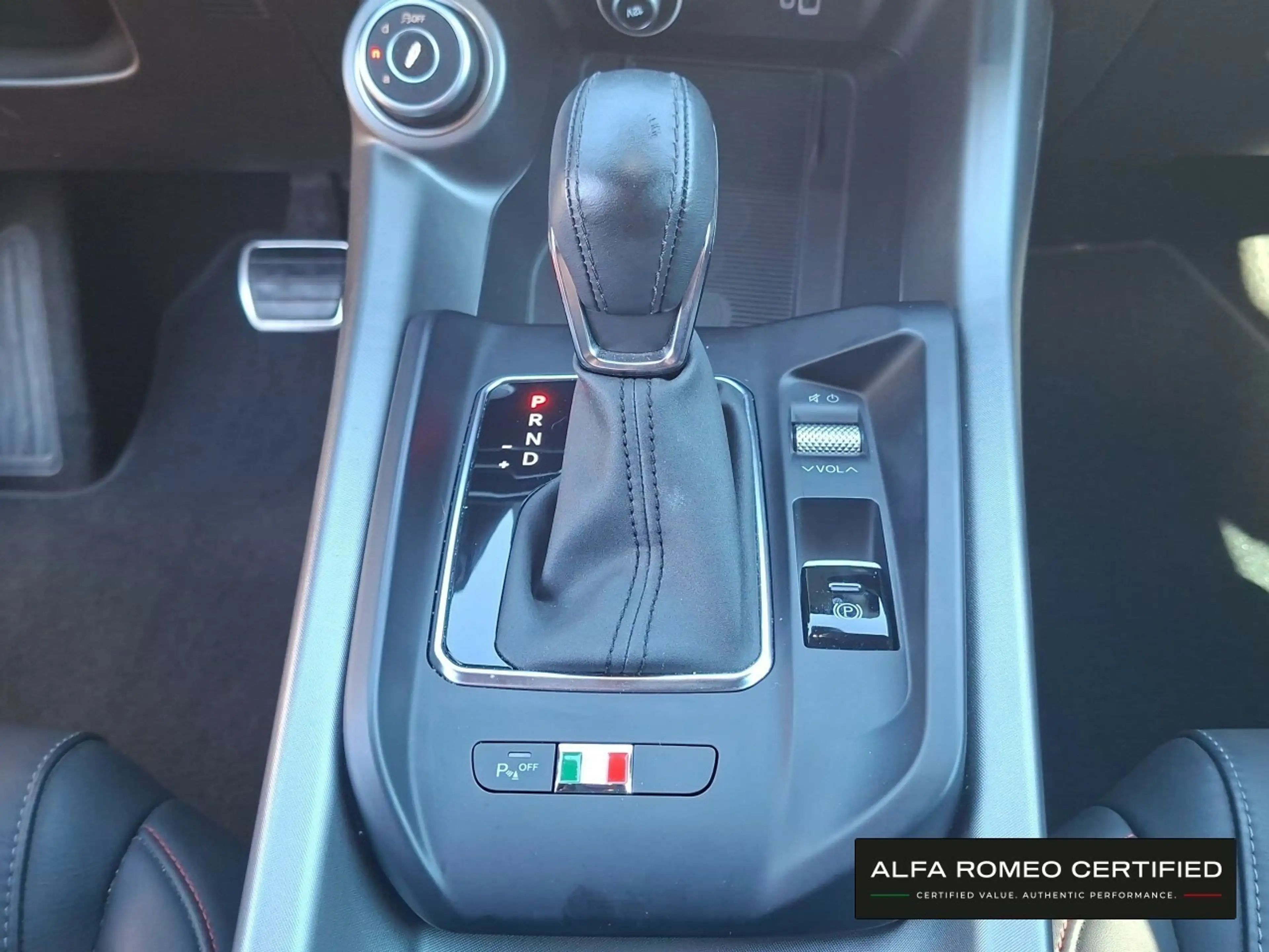Alfa Romeo Tonale Tributo Italiano 1.5 VGT MildHybrid — photo 17