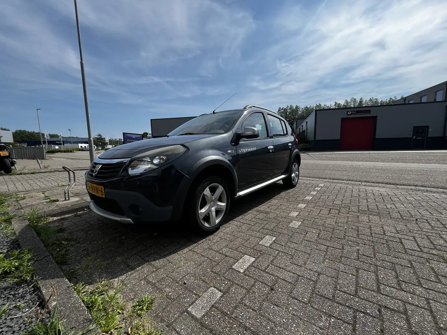 Dacia Sandero 1.6 Stepway Grijs - 1
